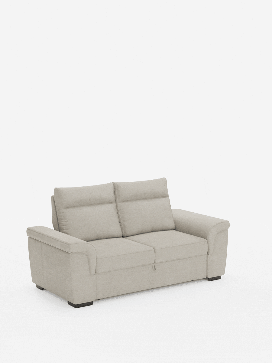 Il divano Ischia a 3 posti con pouf estraibile e schienali traslanti in tessuto misto lino smacchiabile è un moderno divano a 3 posti color beige chiaro, caratterizzato da morbidi cuscini dello schienale, ampi braccioli e piccoli piedini scuri su sfondo bianco.
