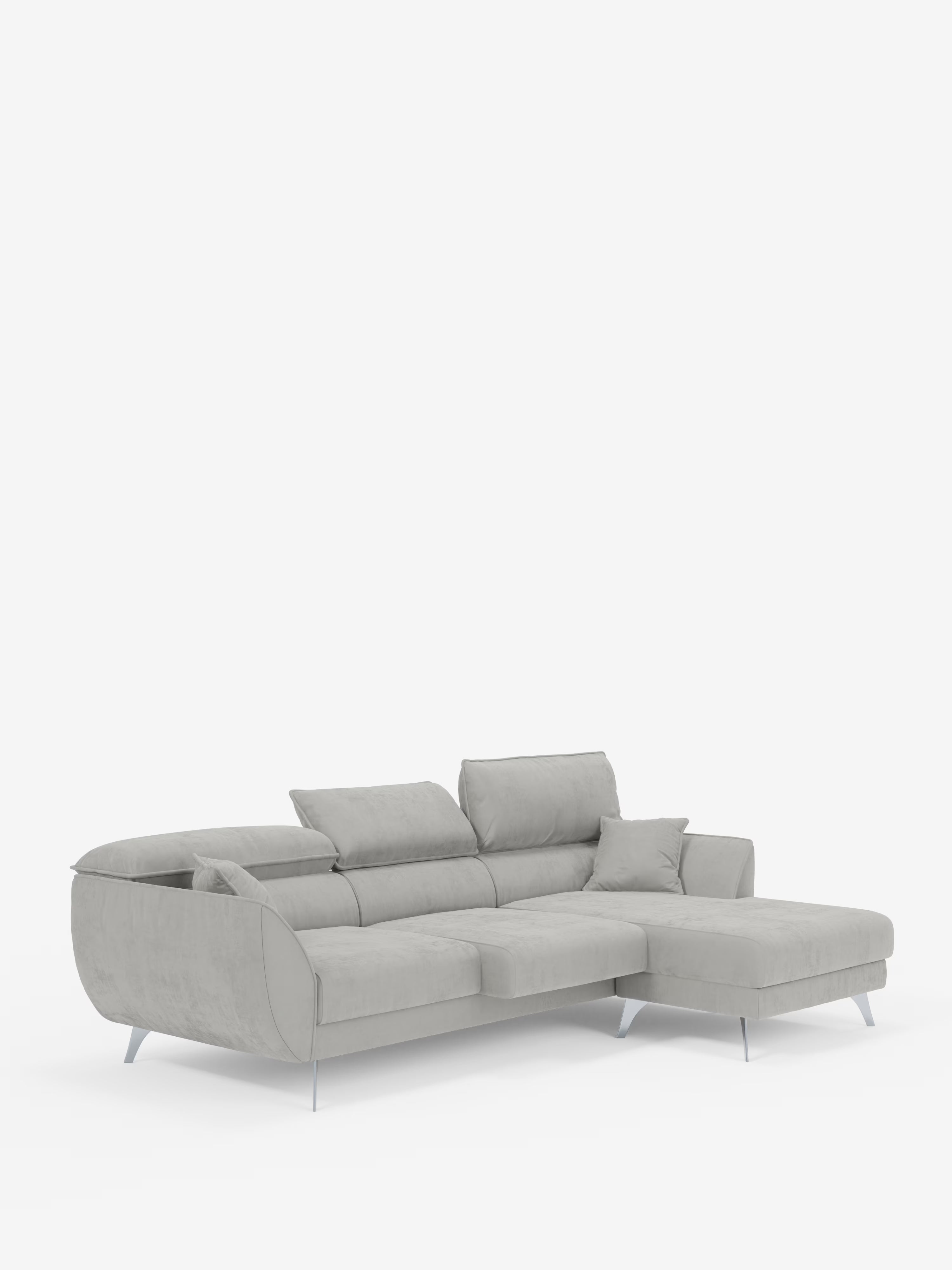 Il divano angolare con penisola e sedute estensibili “Michelangelo” di Divani.Store è un moderno divano componibile grigio chiaro, realizzato in raffinato tessuto T30 effetto vellutino, resistente alle macchie. È caratterizzato da eleganti gambe in metallo, poggiatesta reclinabili e una chaise longue orientata verso destra. Progettato per offrire una zona relax configurabile, il divano include un cuscino coordinato posizionato sulla chaise longue ed è presentato su uno sfondo bianco a tinta unita.