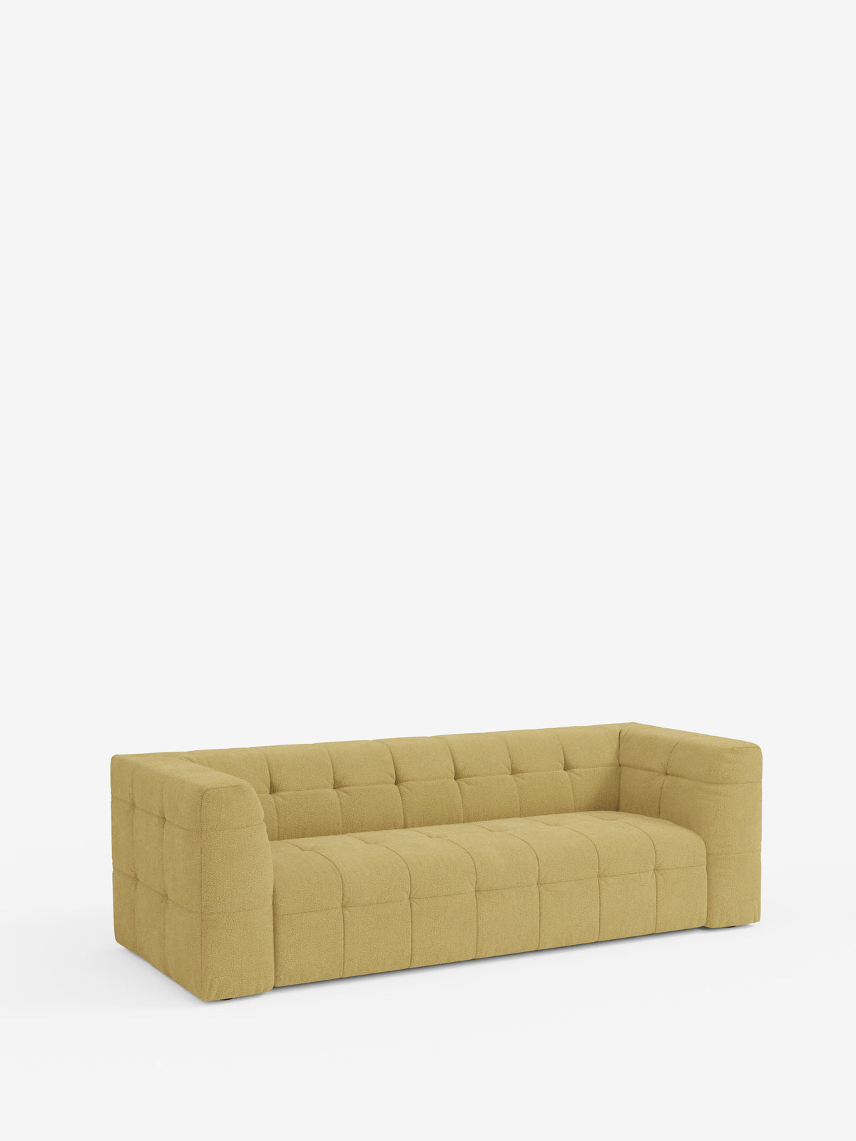 Caratterizzato da una fitta trapuntatura quadrata su tutte le superfici e da ampi braccioli, il divano modulare Mosaic Divano a 3 e 4 posti in bouclé di Divani.Store è un divano basso e moderno, rivestito in tessuto T21 antimacchia e qui presentato in giallo senape su sfondo bianco.