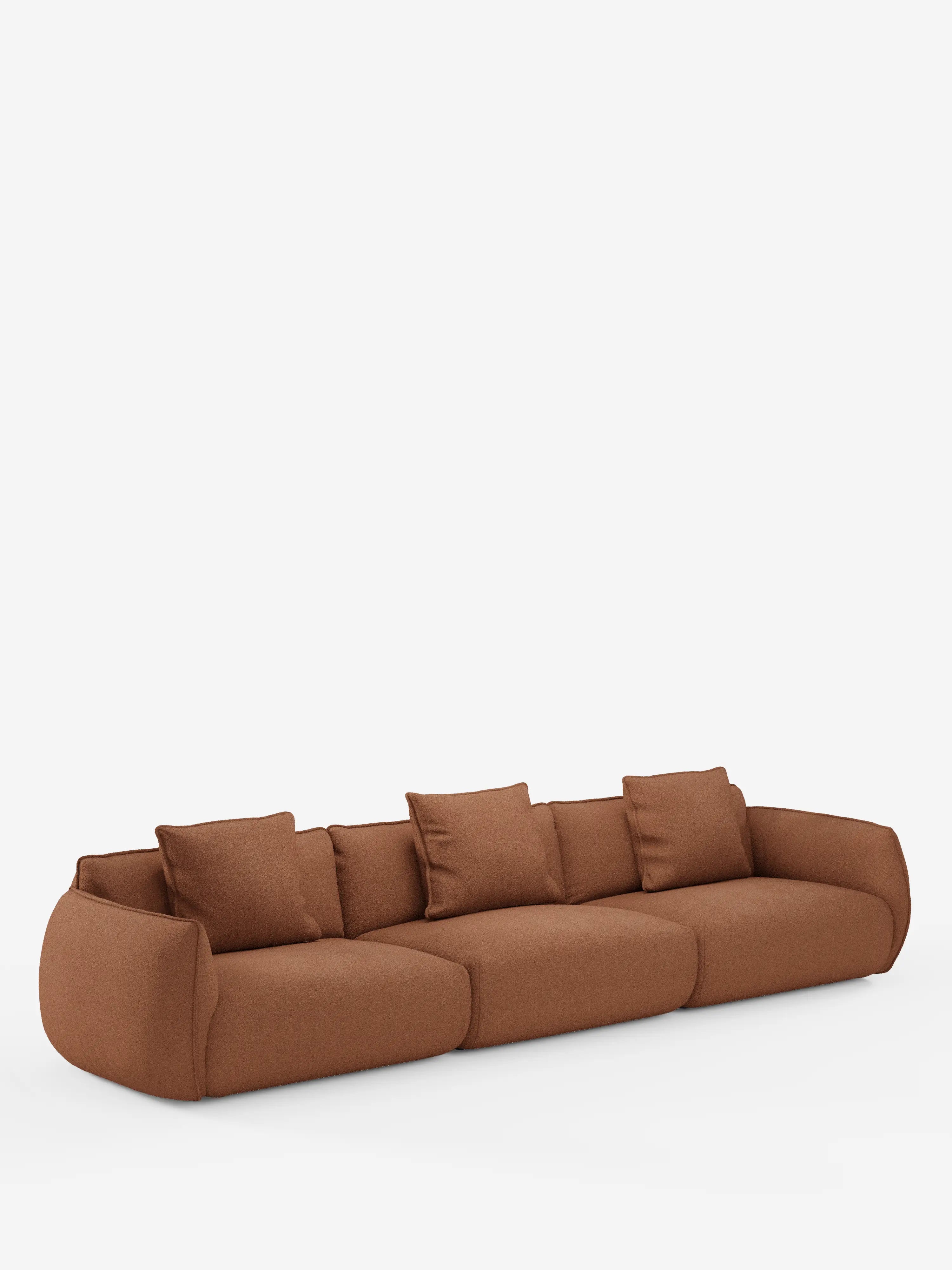 Il divano modulare a 3 posti Nimbus, realizzabile in morbido tessuto smacchiabile effetto cotone T33 di Divani.Store, è un divano moderno, lungo e marrone, dotato di tre cuscini di seduta e cuscini quadrati abbinati per lo schienale. Con i suoi bordi arrotondati e il design minimalista e avvolgente, questo divano modulare offre un comfort versatile per qualsiasi ambiente. Presentato su uno sfondo bianco, il divano si presenta con una silhouette pulita, senza gambe visibili né elementi decorativi aggiuntivi.