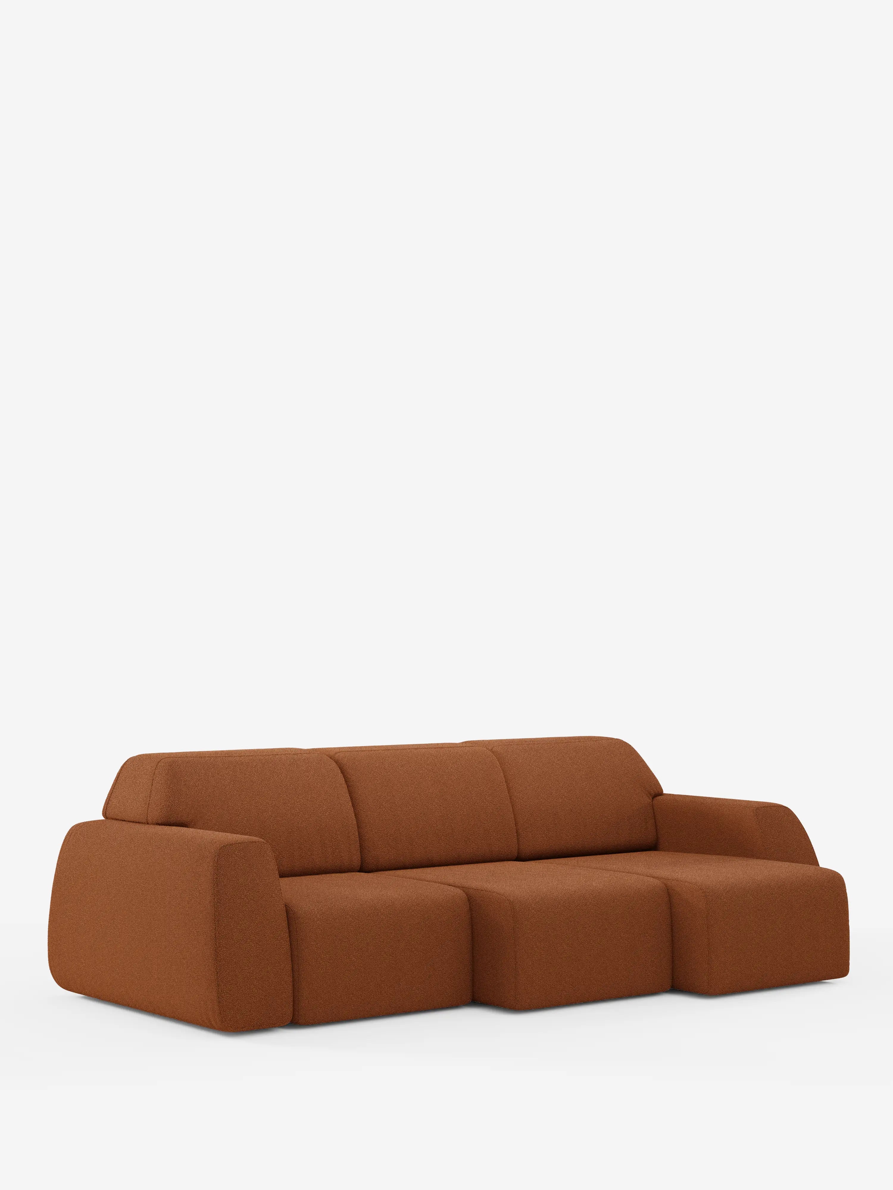 Un divano Orbit contemporaneo color marrone di Divani.Store con tre sedute scorrevoli ed estensibili, rivestito in tessuto T33 effetto cotone, facile da pulire. Il divano presenta bordi morbidi e arrotondati e un design modulare dal profilo basso, che risalta su uno sfondo bianco a tinta unita. Questo divano con 3 sedute scorrevoli è completamente sfoderabile per una facile pulizia e manutenzione.