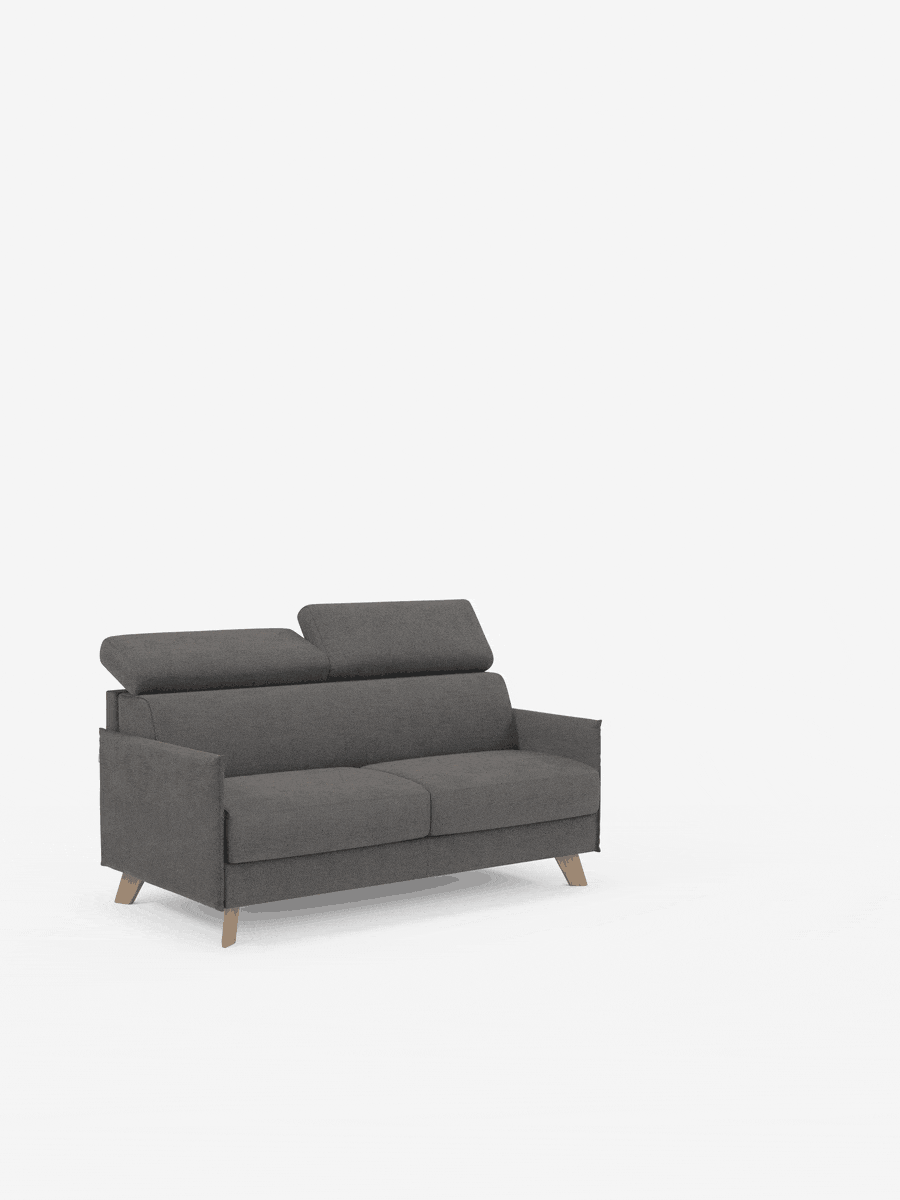 Un "Sole divano letto matrimoniale" compatto e moderno, di colore grigio scuro, firmato Divani.Store, dotato di due cuscini di seduta, due cuscini dello schienale e poggiatesta regolabili. Rivestito in tessuto T23 facile da pulire e resistente alle macchie, con fodere completamente sfoderabili, poggia su gambe in legno chiaro. Lo sfondo bianco a tinta unita mette in risalto questo elegante divano in stile scandinavo, rendendolo il punto focale dell’immagine.