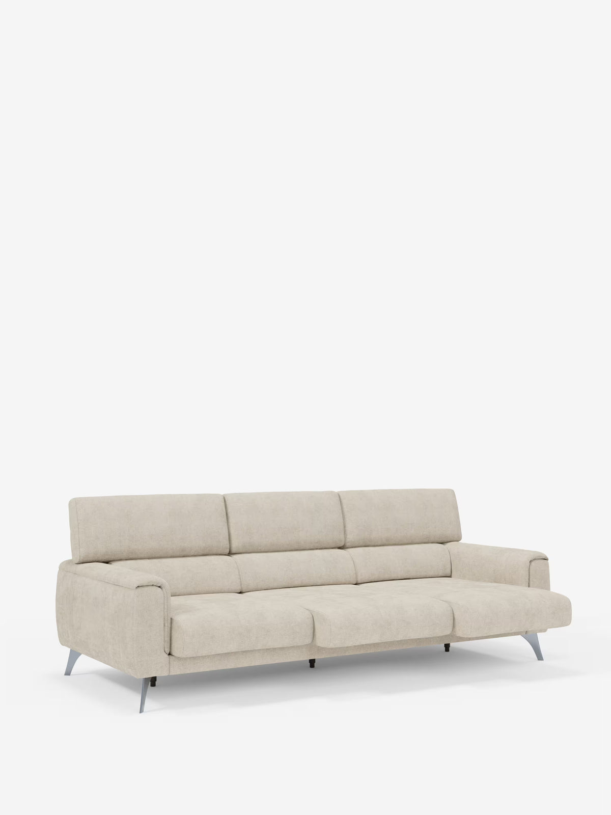 Un divano contemporaneo in tessuto beige, il modello Caravaggio a 4 posti con tre sedute scorrevoli e poggiatesta reclinabili in tessuto smacchiabile T31 di Divani.Store, è dotato di tre cuscini di seduta scorrevoli, tre cuscini schienali con poggiatesta regolabili, braccioli bassi ed eleganti gambe angolate in metallo. Posizionato su uno sfondo bianco a tinta unita, questo divano moderno offre un design minimalista che si integra con naturalezza in qualsiasi ambiente.