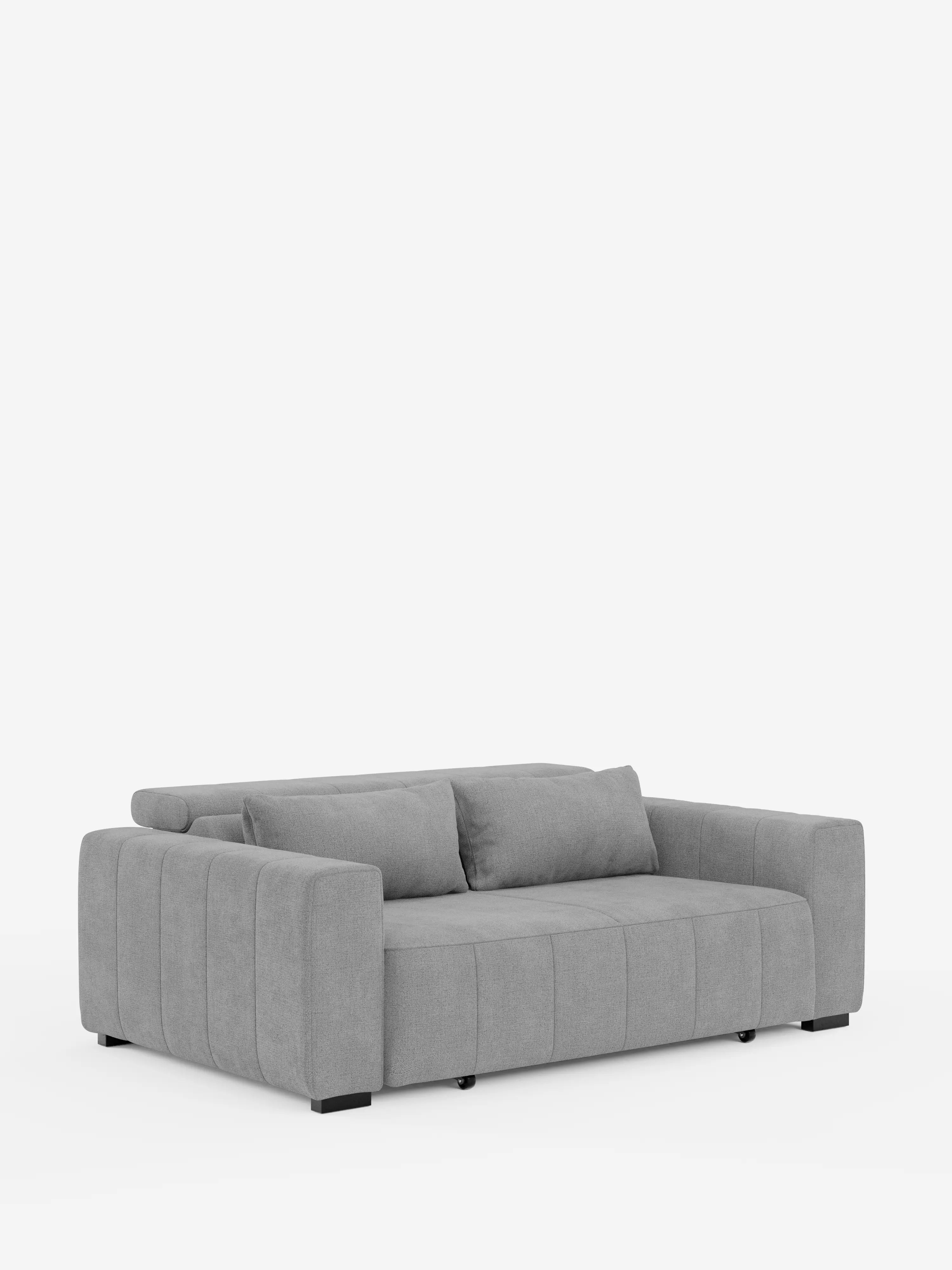 Un moderno divano a 3 posti “Doric” di Divani.Store, in colore grigio, caratterizzato da ampi braccioli rettangolari, morbidi cuscini di seduta e schienale e cuciture verticali lungo la base e i braccioli. Questo divano presenta un'altezza ridotta su gambe corte nere che si stagliano su uno sfondo bianco a tinta unita, con sedute estensibili grazie a un meccanismo di relax elettrico e un poggiatesta reclinabile in tessuto T23 resistente alle macchie.