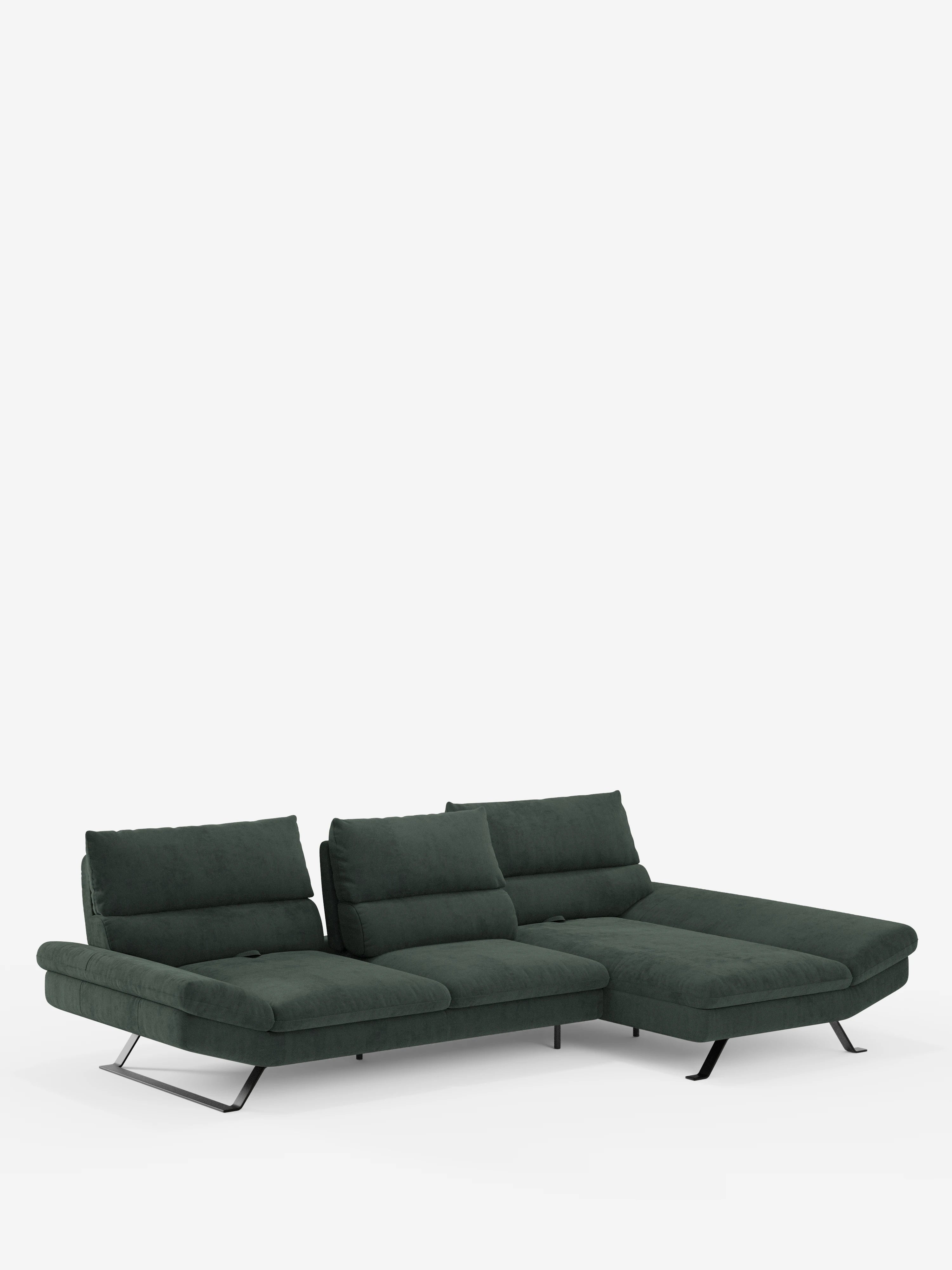 Il divano angolare Eclipse con penisola e schienali regolabili in microfibra tecnica smacchiabile T11 di Divani.Store presenta un design contemporaneo con schienali regolabili, una chaise longue sul lato destro, eleganti gambe in metallo e linee pulite e minimaliste. In primo piano su uno sfondo bianco, ne risaltano la silhouette moderna e i morbidi cuscini.