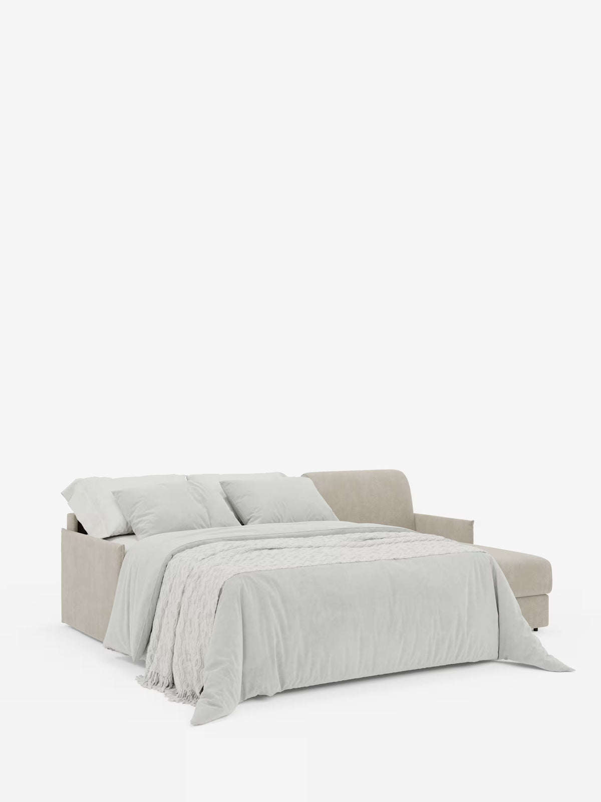 Il divano letto angolare con penisola contenitore Evans di Divani.Store, qui raffigurato in tessuto beige chiaro, è dotato di una chaise longue e si trasforma in un letto matrimoniale. Il letto è arredato con biancheria da letto grigio chiaro, un plaid testurizzato e tre cuscini coordinati. Su uno sfondo bianco a tinta unita, il design compatto in tessuto smacchiabile T23 mette in risalto le linee eleganti e la versatilità del divano.