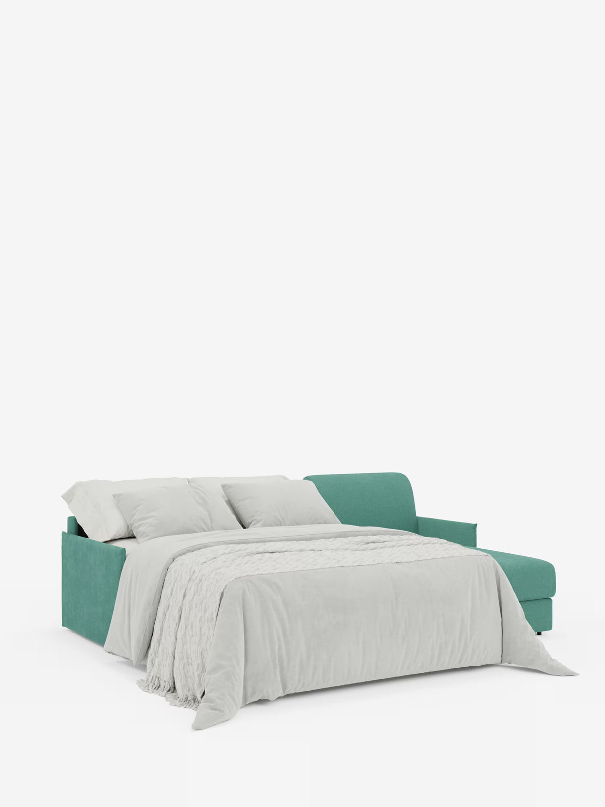 Un divano letto angolare con penisola contenitore Evans di Divani.Store, caratterizzato da un design moderno e compatto in tessuto T23 antimacchia, si trasforma completamente in un letto grazie alla sua pratica chaise longue con contenitore. Rivestito con un lenzuolo grigio chiaro, una morbida coperta e tre cuscini, spicca su uno sfondo bianco.