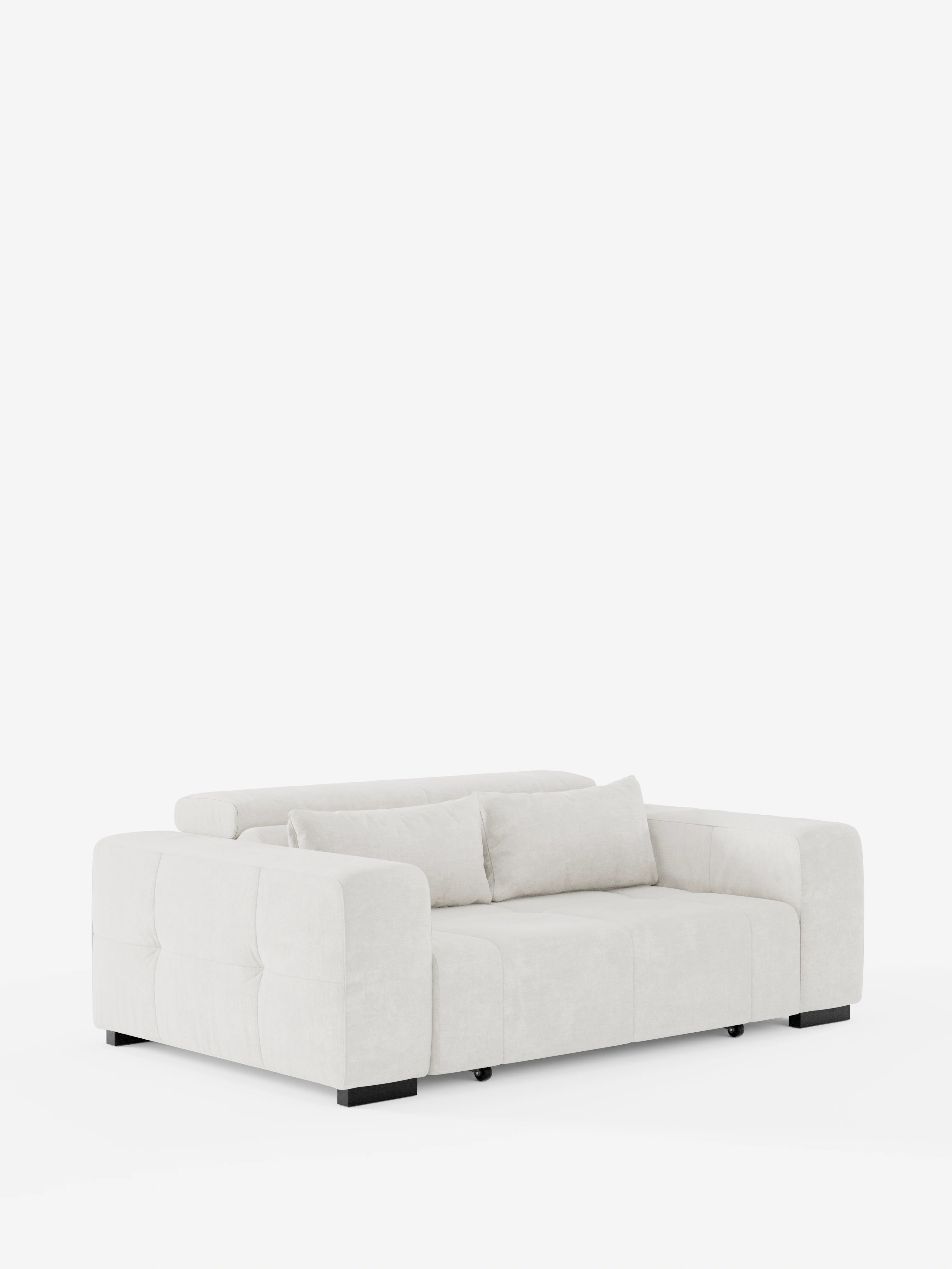 Il divano Monarch con funzione relax elettrica per l’allungamento delle sedute e poggiatesta reclinabile di Divani.Store è un divano imbottito dal design contemporaneo, di colore grigio chiaro, caratterizzato da ampi e morbidi braccioli, due cuscini dello schienale coordinati e un design dal profilo basso con piccole gambe nere. La sua silhouette squadrata e minimalista è valorizzata dal morbido tessuto T31 resistente alle macchie.