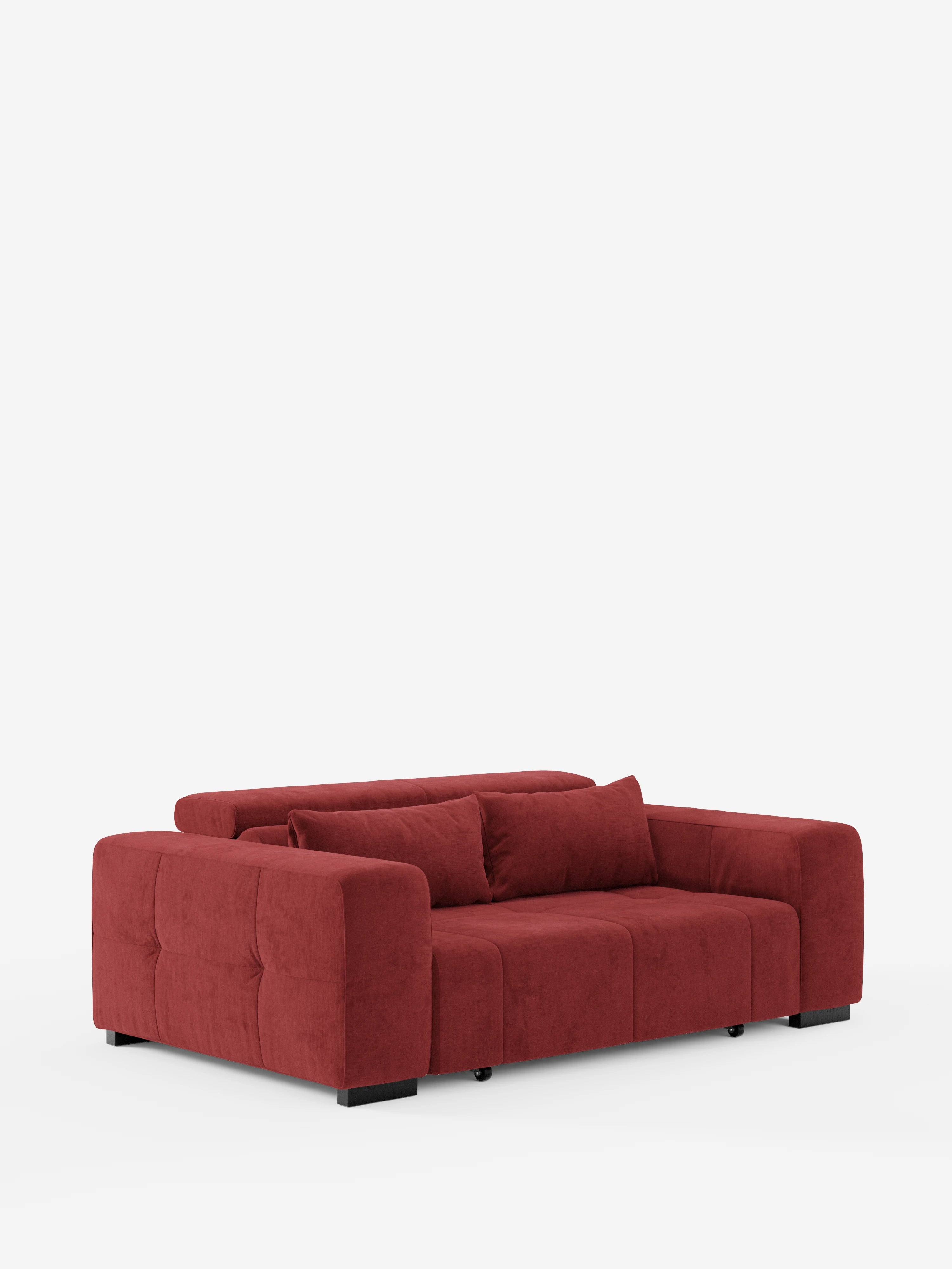 Vi presentiamo il divano Monarch con relax elettrico di Divani.Store: un divano elegante e contemporaneo in una tonalità di rosso intenso. Rivestito in morbido tessuto T31 antimacchia, questo elegante divano presenta morbidi cuscini, uno schienale basso, braccioli spessi e gambe corte nere. Dotato di estensione elettrica della seduta e poggiatesta reclinabile per un comfort personalizzabile, può ospitare comodamente da due a tre persone ed è presentato su uno sfondo bianco a tinta unita.