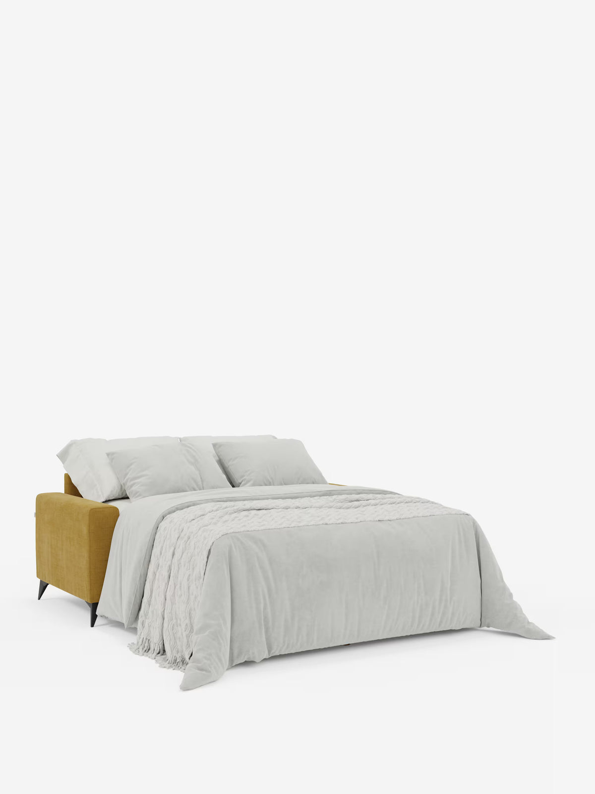 Un divano letto matrimoniale Pegaso di Divani.Store, dotato di poggiatesta regolabili e rivestito in tessuto jacquard antimacchia T22 color giallo senape, con eleganti gambe nere. Nell’immagine è raffigurato aperto in versione letto e abbinato a biancheria da letto bianca — tra cui due grandi cuscini e una coperta testurizzata — su uno sfondo bianco a tinta unita.