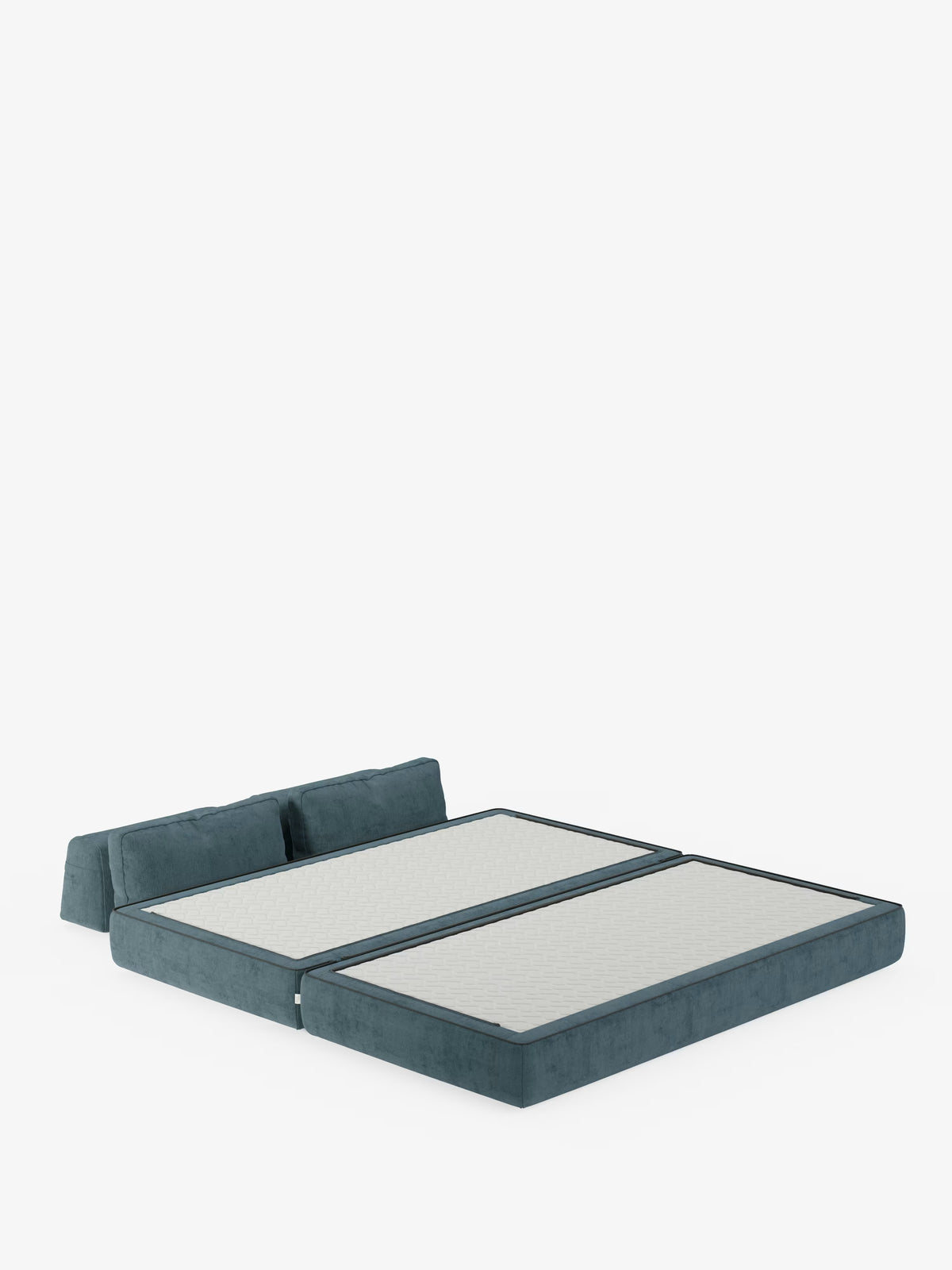 Il divano letto matrimoniale a 2 posti Rift di Divani.Store, qui presentato in una moderna finitura blu-verde acqua, si apre completamente e i suoi materassi in memory foam dello spessore di 24 cm — rivestiti in tessuto T31 facile da pulire — formano due sezioni imbottite affiancate. Gli schienali mobili si adagiano con eleganza dietro la superficie di riposo, il tutto su uno sfondo bianco a tinta unita.