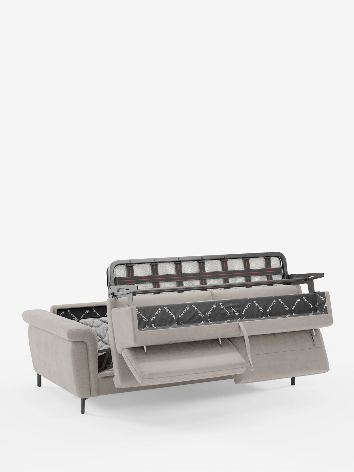 Un divano letto Capri di design, color beige chiaro, firmato Divani.Store, è raffigurato parzialmente aperto su uno sfondo bianco. Rivestito in raffinato tessuto effetto velluto smacchiabile T30, la seduta si solleva per rivelare un materasso nascosto e una struttura del letto in metallo, mettendo in evidenza il suo versatile design trasformabile. Il divano è dotato di poggiatesta reclinabili regolabili, braccioli semplici, sottili piedini alti neri ed è un esempio di raffinata manifattura italiana.