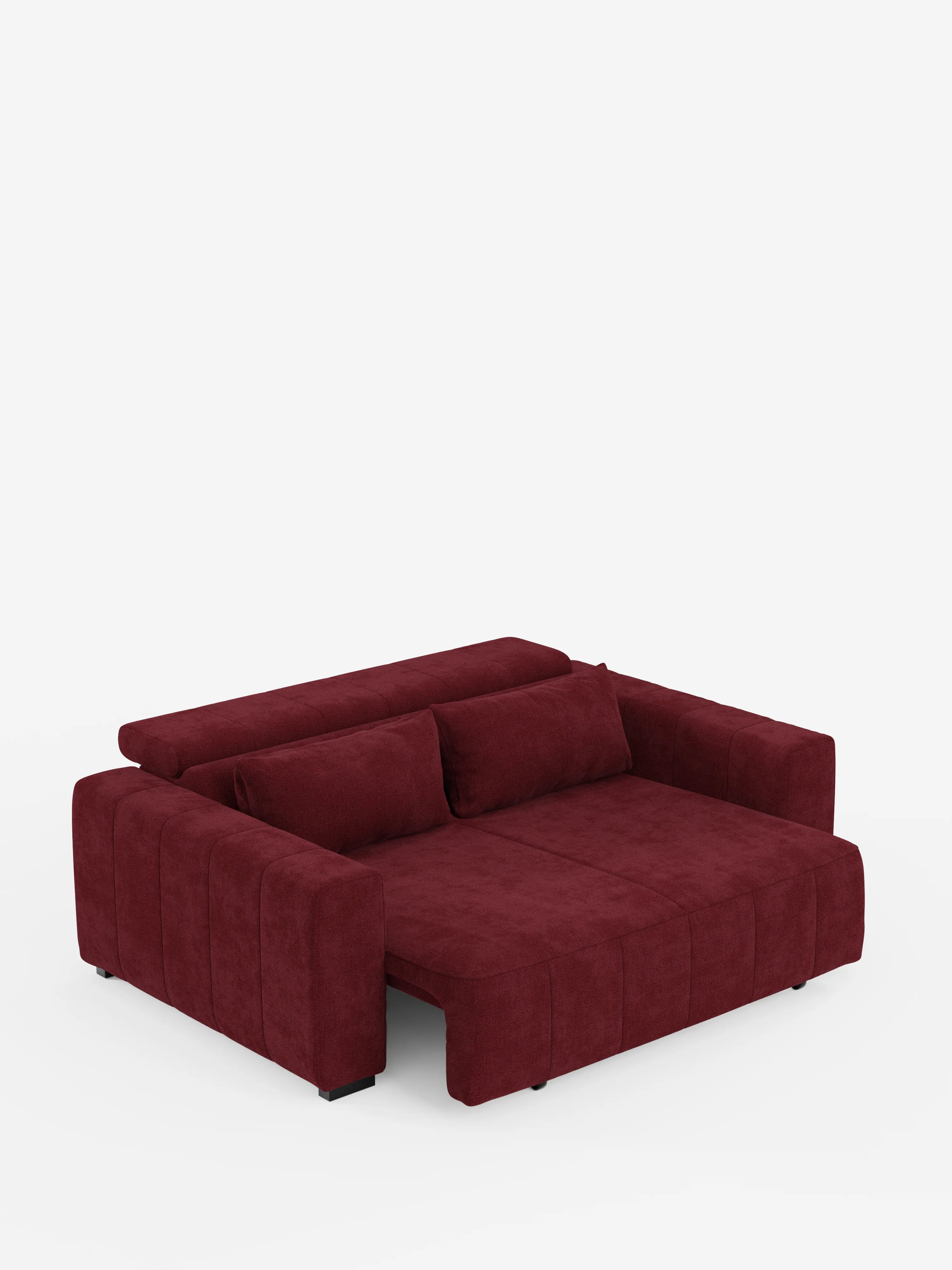 Un divano a 3 posti in stile dorico contemporaneo color bordeaux di Divani.Store, realizzato in tessuto T23 resistente alle macchie, con ampi braccioli, sedute estensibili elettronicamente per una configurazione simile a un letto, poggiatesta reclinabili e due cuscini dello schienale coordinati, presentato su uno sfondo bianco a tinta unita.