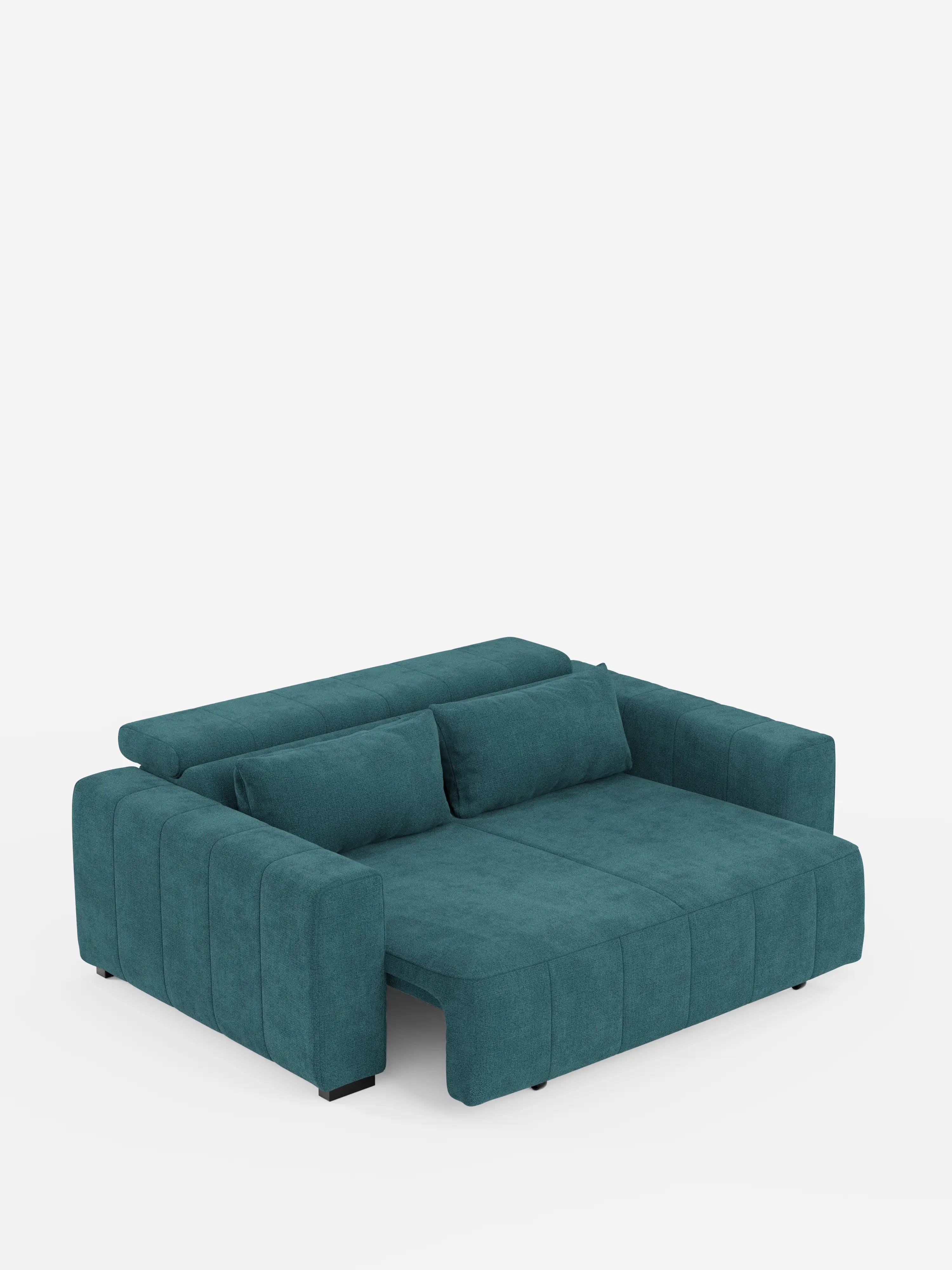 Un moderno divano a 3 posti in stile dorico di Divani.Store, qui presentato in blu verde acqua, è caratterizzato da ampi braccioli, due cuscini rettangolari per lo schienale e sedute estensibili tramite funzione relax elettrica. Il divano letto è rivestito in tessuto T23 antimacchia, presenta un design squadrato e poggiatesta regolabili, ed è esposto su uno sfondo bianco a tinta unita.