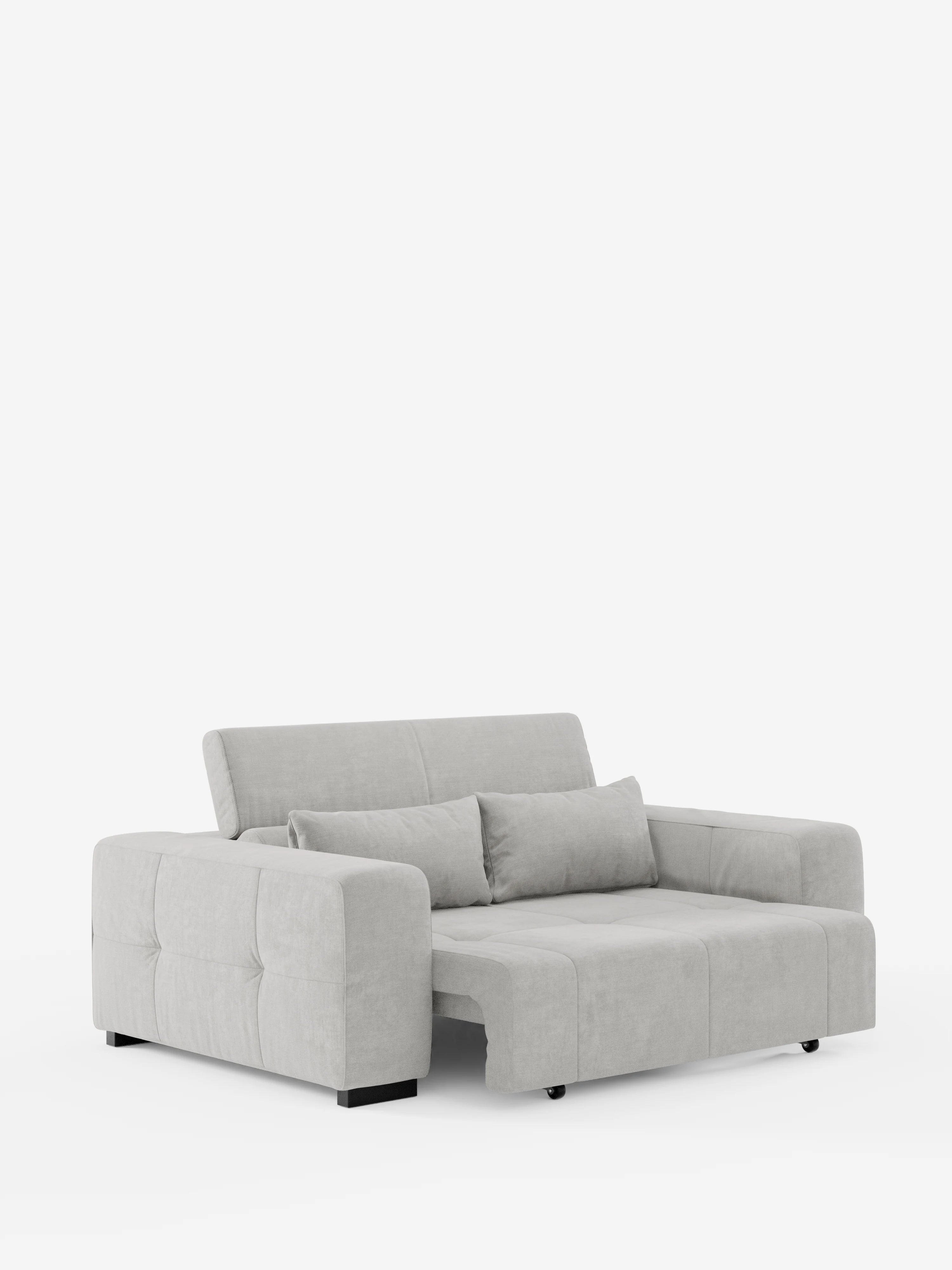 Un divano Monarch grigio chiaro con funzione relax elettrica per l’allungamento delle sedute e poggiatesta reclinabile, rivestito in morbido tessuto T31 antimacchia di Divani.Store, dotato di due cuscini rettangolari per lo schienale e due piccoli cuscini laterali. Questo divano in stile contemporaneo presenta ampi braccioli e gambe squadrate, con sedute allungabili elettricamente e un poggiatesta reclinabile per un maggiore comfort. Il divano è esposto su uno sfondo bianco.