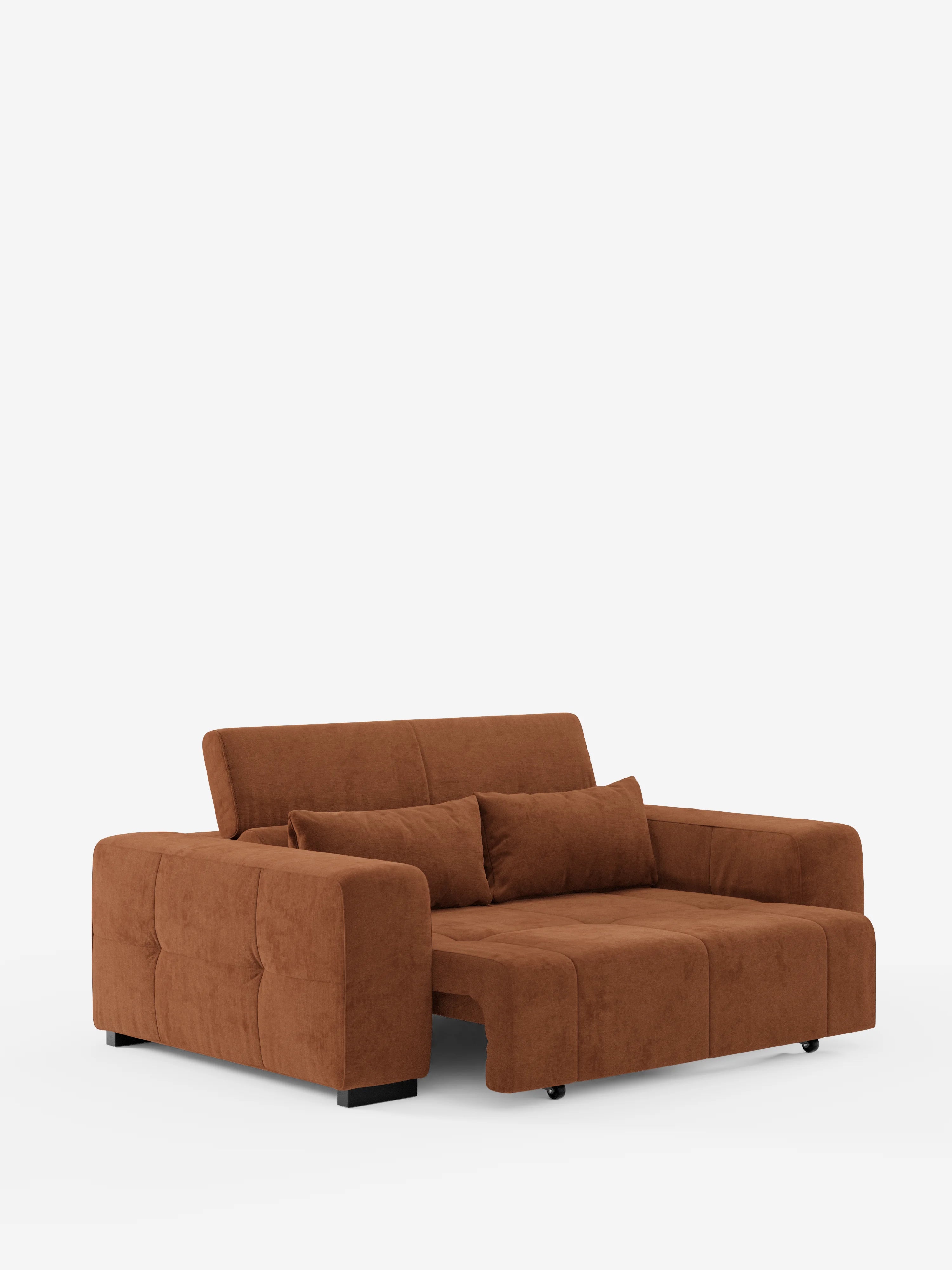 Un divano letto Monarch Divano con Relax Elettrico per l’allungamento delle sedute e poggiatesta reclinabile, di colore marrone e dal design moderno, realizzato da Divani.Store, è esposto su uno sfondo bianco. Caratterizzato da linee pulite, questo divano letto presenta braccioli spessi, due cuscini dello schienale e una sezione inferiore estraibile che lo trasforma in un comodo letto. Il rivestimento in tessuto T31, morbido e resistente alle macchie, appare lussuoso e invitante.