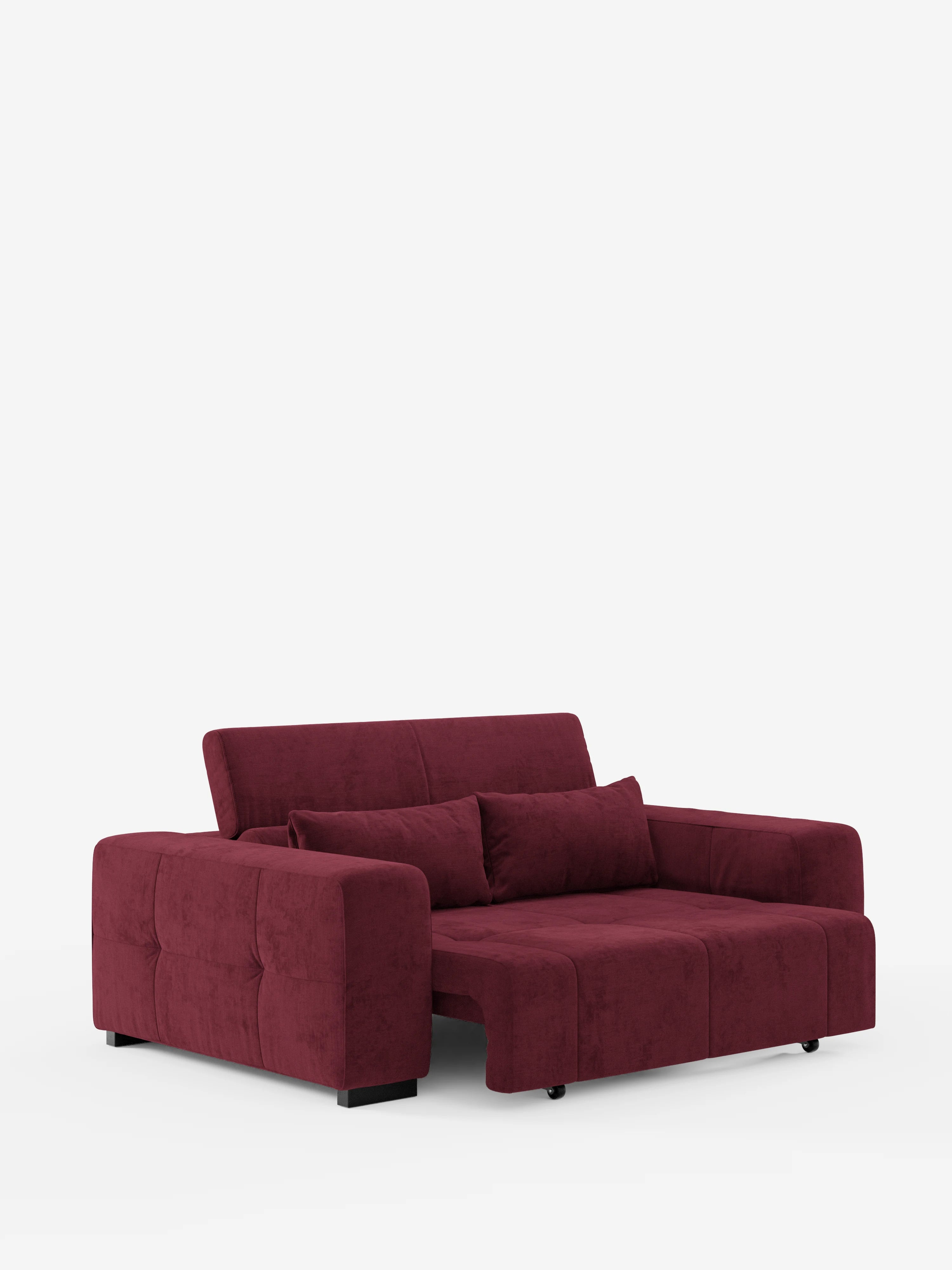 Un divano contemporaneo Monarch Divano con Relax Elettrico di Divani.Store, color bordeaux, caratterizzato da braccioli squadrati e due cuscini cilindrici abbinati. Il divano letto presenta uno schienale parzialmente reclinabile e una seduta allungabile con meccanismo elettrico, rivestito con il morbido tessuto smacchiabile T31, il tutto su uno sfondo bianco a tinta unita.
