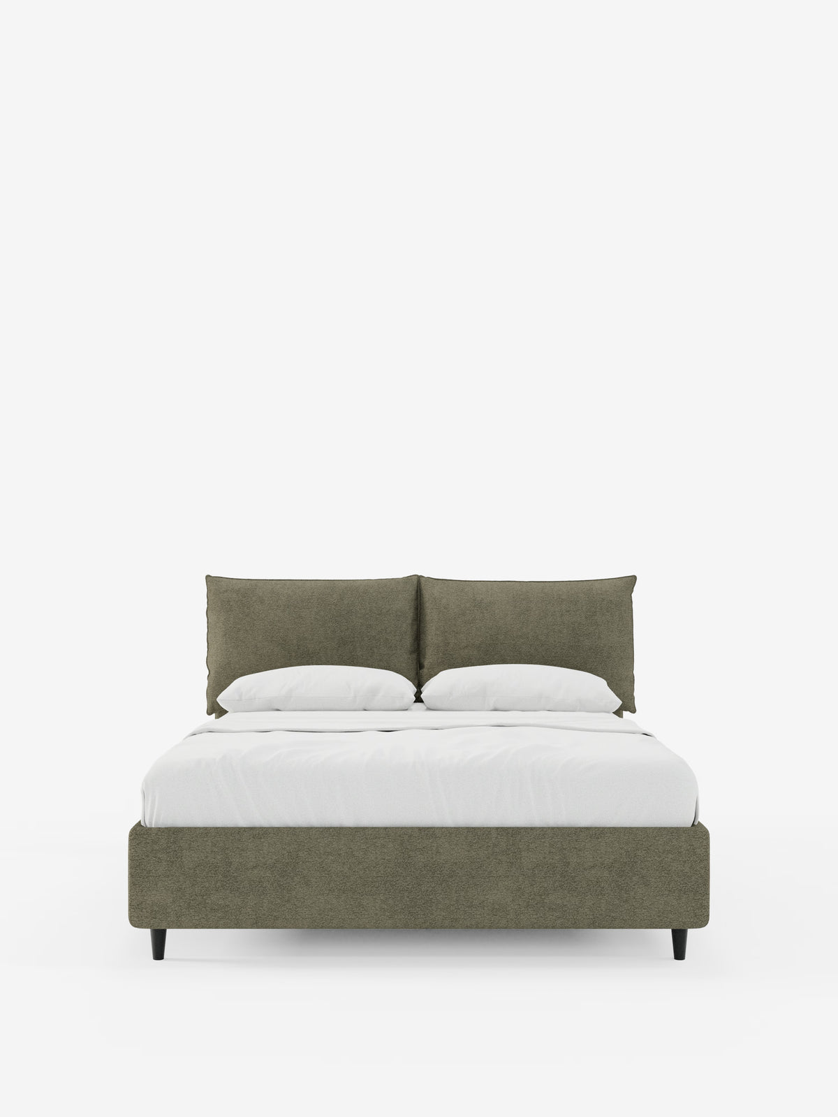 Un letto imbottito ZAYRON con contenitore e morbidi cuscini regolabili di Letti.store, rivestito in tessuto certificato Oeko-Tex®, spicca su uno sfondo bianco a tinta unita. Il letto verde presenta gambe nere angolate, due grandi cuscini coordinati e due cuscini bianchi più piccoli. Rifinito con cura con un lenzuolo bianco immacolato, il suo design moderno e minimalista è completato da cuscini di testata regolabili per un comfort personalizzabile.