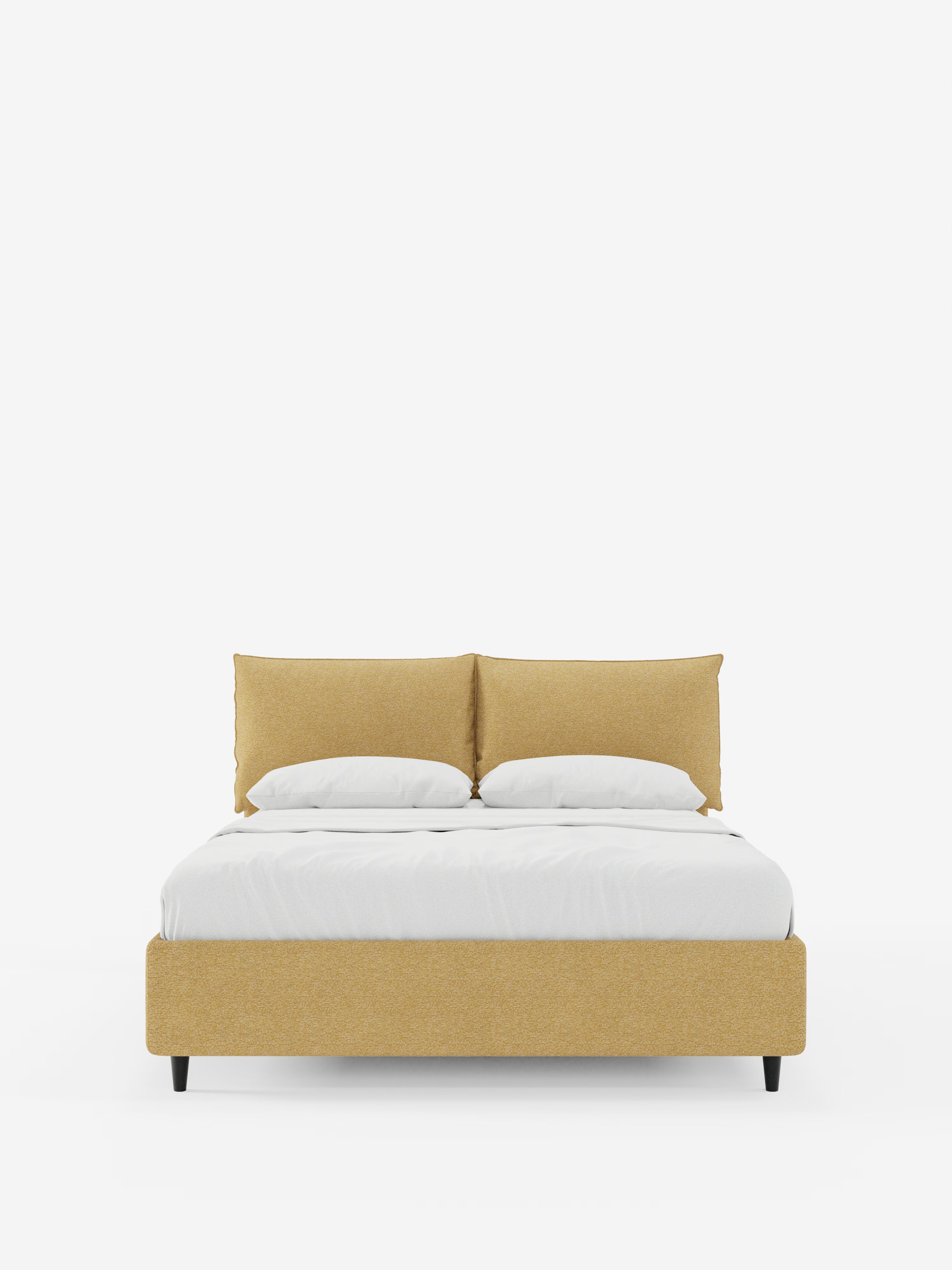 Un letto imbottito contemporaneo ZAYRON con contenitore e morbidi cuscini regolabili di Letti.store, realizzato in tessuto certificato Oeko-Tex® con struttura e testiera rivestite in giallo senape, è dotato di due grandi cuscini abbinati e di piumone e lenzuola bianchi disposti con cura, che risaltano su uno sfondo bianco a tinta unita. Il letto poggia su corte gambe nere.