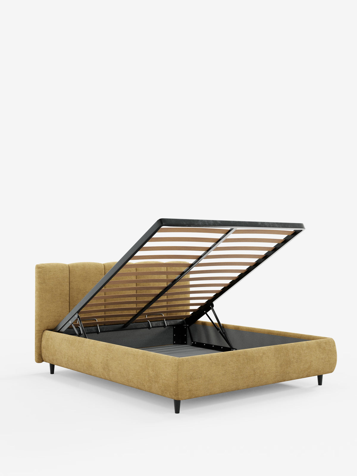 Vi presentiamo il letto imbottito ARKAM con contenitore e testiera a lavorazione verticale di Letti.store: un letto moderno color senape con una rete a doghe sollevabile che rivela un ampio spazio contenitivo al di sotto. Questo elegante letto contenitore, realizzato in tessuto certificato Oeko-Tex®, presenta una testiera imbottita alta con cuciture verticali e gambe corte nere, il tutto su uno sfondo bianco a tinta unita.