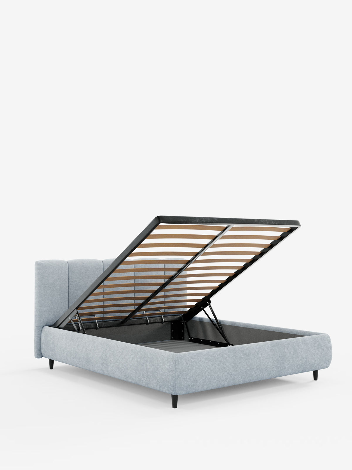 Vi presentiamo il letto imbottito ARKAM con contenitore e testiera a cuciture verticali di Letti.store: questa struttura letto color grigio chiaro è caratterizzata da un’alta testiera trapuntata con cuciture verticali. La base a doghe si solleva per rivelare un ampio vano contenitore sotto il letto (letto contenitore). Il modello poggia su corte gambe nere ed è realizzato in tessuto certificato Oeko-Tex® per un look shabby chic, che risalta sullo sfondo bianco a tinta unita.