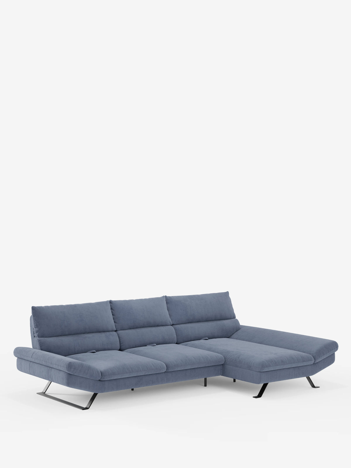 Vi presentiamo Eclipse Divano angolare con penisola e schienali traslanti in microfibra tecnica smacchiabile T11 di Divani.Store: un divano componibile contemporaneo di colore blu, progettato con tre cuscini di seduta e una chaise longue integrata sul lato destro. Questo modello minimalista presenta gambe in metallo dalle linee elegantemente sinuose, cuscini dello schienale trapuntati con poggiatesta regolabili e rivestimento in microfibra tecnica facile da pulire. Immagine raffigurata su sfondo bianco.