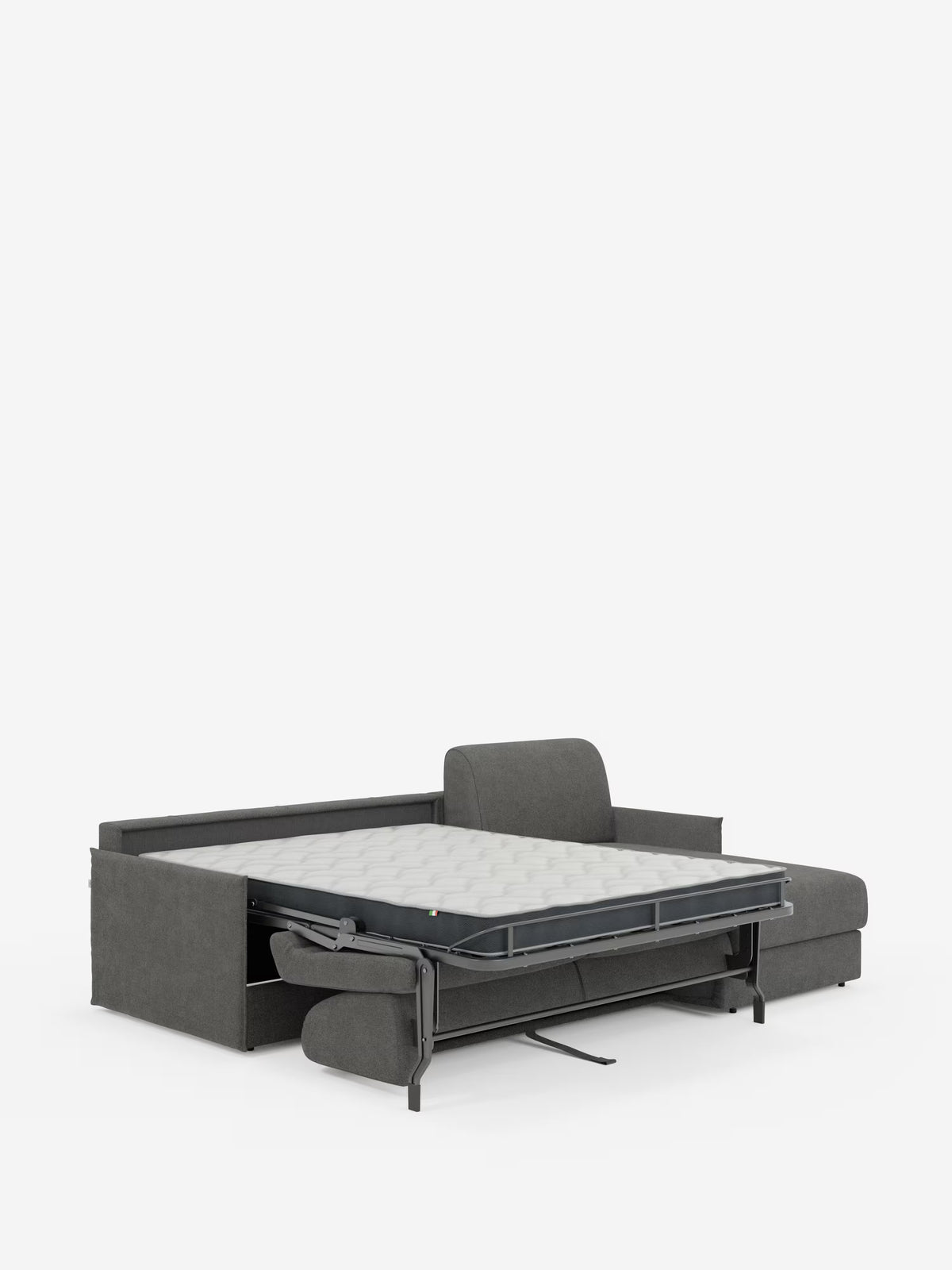 Il divano letto angolare con penisola contenitore Evans di Divani.Store è presentato in una moderna finitura grigia, con il materasso aperto ed esteso verso l’esterno. Lo schienale e i braccioli del divano rimangono in posizione verticale, incorniciando il letto estraibile che mette in risalto la sua struttura portante in metallo e la base imbottita. Caratterizzato da un design minimalista e funzionale, questo modello compatto in tessuto smacchiabile T23 include una penisola contenitore integrata che offre