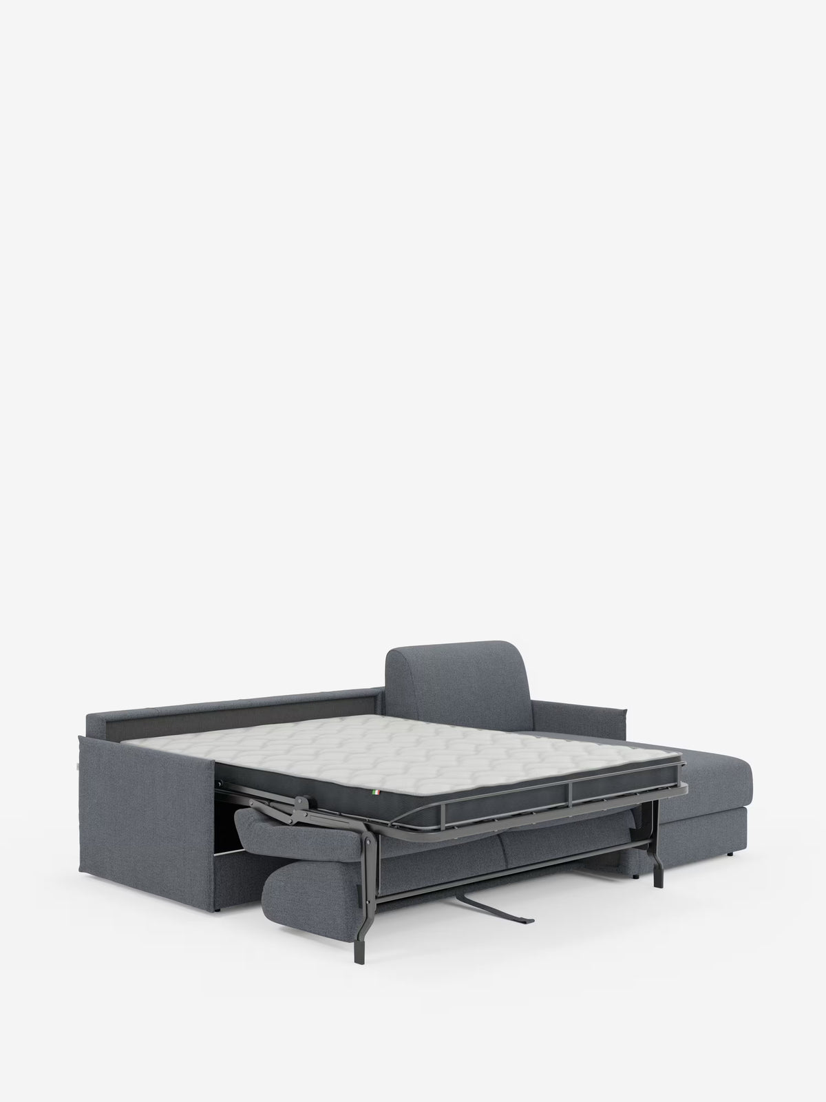 Il divano letto angolare con penisola contenitore Evans di Divani.Store è qui presentato nella versione grigia, caratterizzato da un design compatto in tessuto T23 resistente alle macchie. Il letto estraibile, una volta aperto, rivela il meccanismo di riposo con il materasso disteso, mentre lo schienale e i braccioli rimangono in posizione verticale. Una pratica chaise longue a penisola offre ulteriore spazio contenitivo, il tutto su uno sfondo bianco a tinta unita.