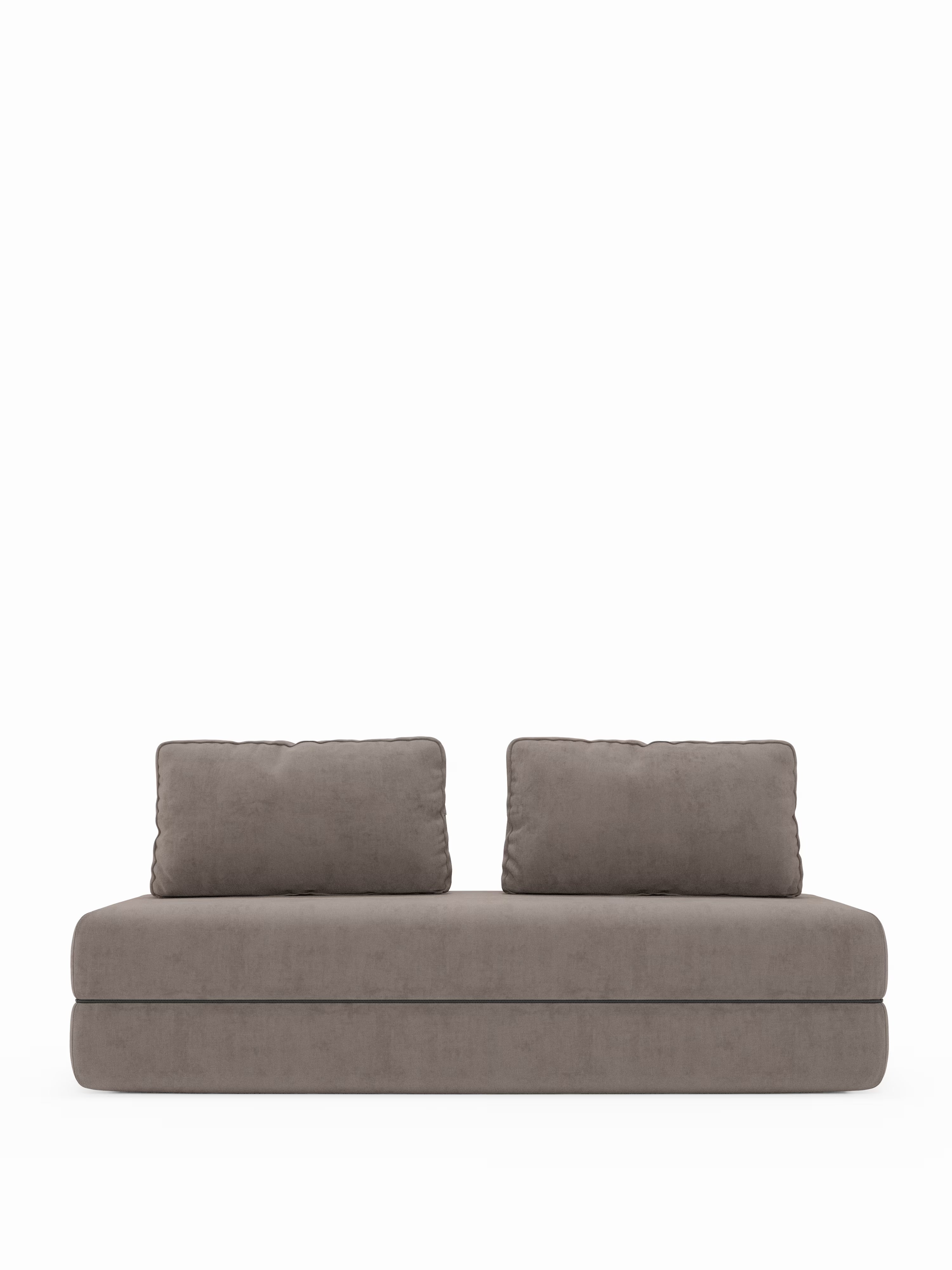 Vi presentiamo il divano letto matrimoniale Rift di Divani.Store, un moderno divano grigio senza braccioli disponibile sia nella versione a 2 posti che a 3 posti, caratterizzato da schienali orientabili e da un design minimalista. Questo modello offre un comfort eccezionale grazie al materasso in memory foam T31 di 22 cm di spessore, rivestito in morbido tessuto. Il divano è presentato su uno sfondo bianco uniforme, che ne esalta il profilo slanciato, privo di gambe a vista o elementi aggiuntivi.