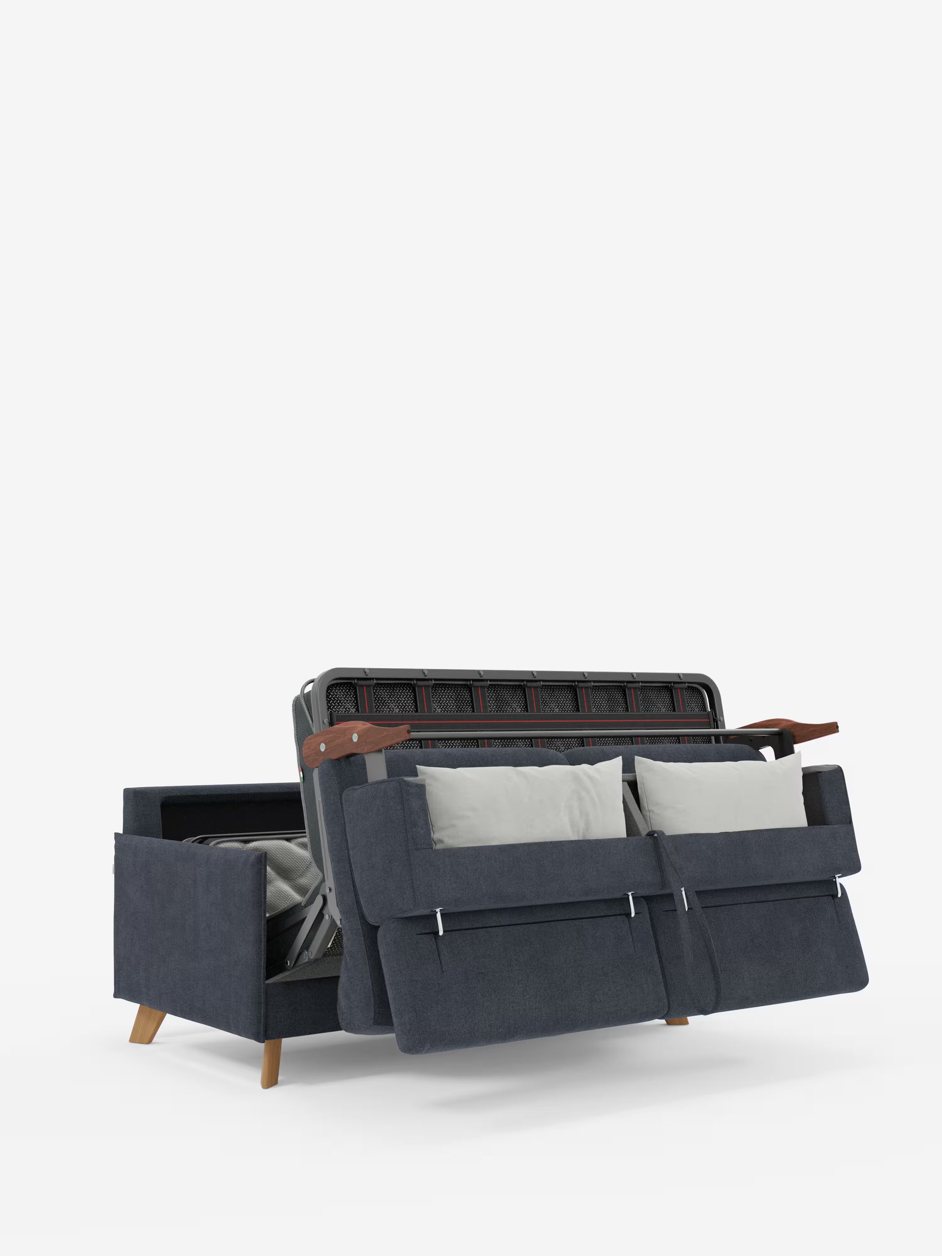 Il divano letto matrimoniale Sole, dal design compatto, di Divani.Store è raffigurato in tessuto blu scuro, parzialmente aperto nella funzione di letto estraibile. Presenta gambe angolate in legno e due cuscini grigio chiaro appoggiati allo schienale, mentre la struttura metallica del letto è parzialmente estesa al di sopra della seduta. Lo sfondo è bianco a tinta unita.