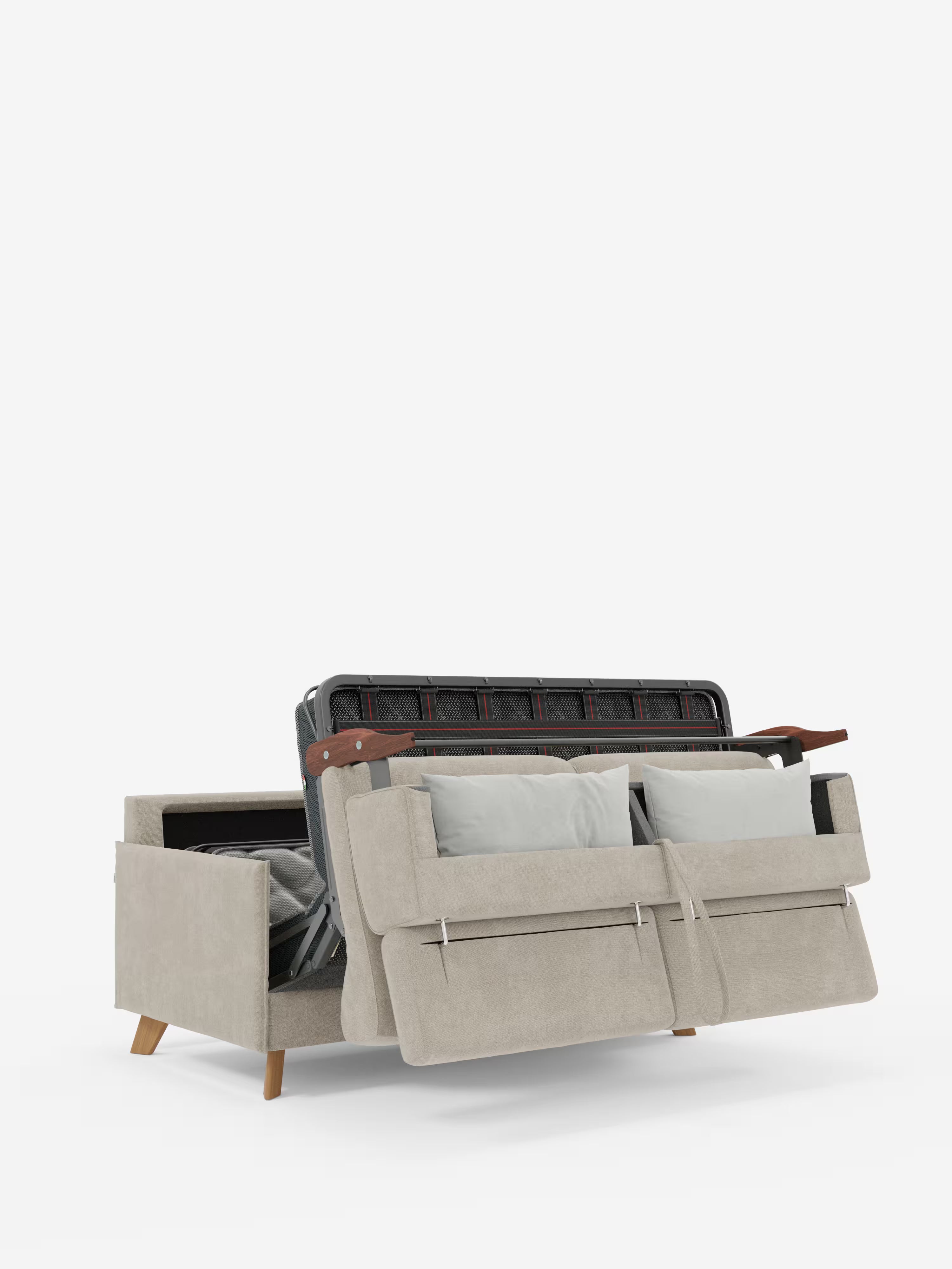 Il divano letto matrimoniale Sole di Divani.Store è raffigurato parzialmente aperto in modalità letto, con il poggiatesta reclinabile che rivela un materasso nascosto. Due cuscini grigio chiaro poggiano sui cuscini della seduta, rivestiti in tessuto T23 sfoderabile al 100% e antimacchia. Le linee pulite e il design moderno di questo divano letto compatto lo rendono perfetto per gli spazi abitativi contemporanei.