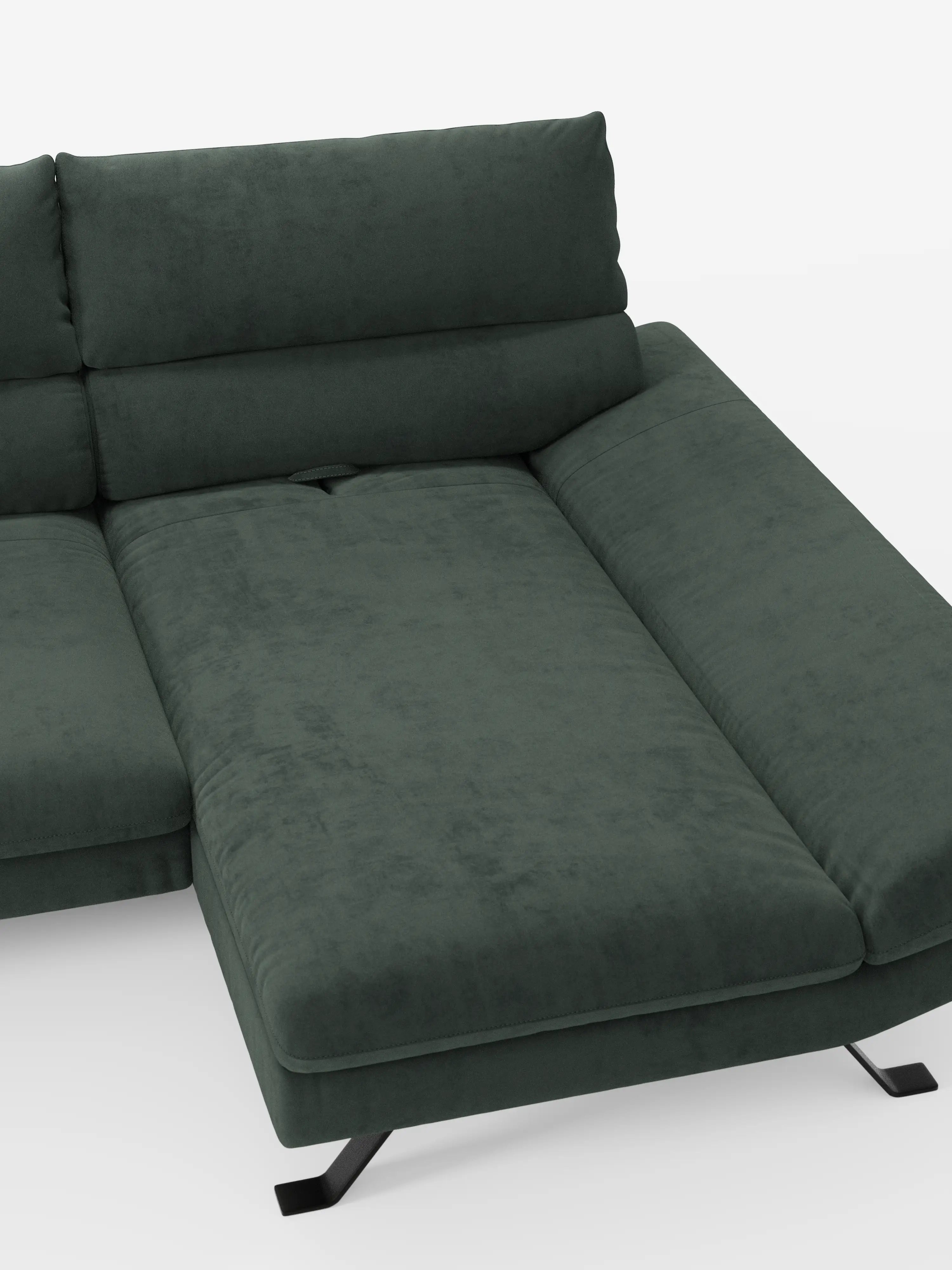 Il divano angolare Eclipse con penisola e schienali traslanti in microfibra tecnica smacchiabile T11 di Divani.Store è un divano componibile a forma di L di colore verde scuro dal design moderno, sostenuto da gambe in metallo nero. Questo elegante divano angolare si distingue per i cuscini di seduta piatti e ampi ed è dotato di schienali traslanti regolabili per un comfort ottimale. L’immagine mette in risalto la sezione chaise longue allungata su sfondo bianco.