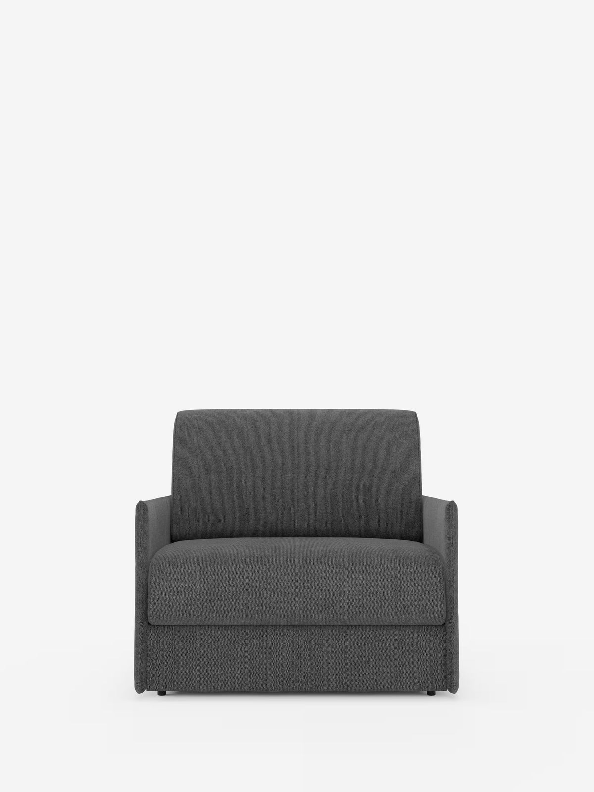 Su uno sfondo bianco a tinta unita spicca la poltrona letto compatta con materasso Evans di Divani.Store, caratterizzata da un design a due posti in grigio scuro, con braccioli dritti e una forma semplice e squadrata. Il suo tessuto T23, liscio, ben imbottito, resistente alle macchie e sfoderabile, le conferisce un fascino moderno e minimalista, rendendola una soluzione salvaspazio ideale per soggiorni di piccole dimensioni o camere degli ospiti.