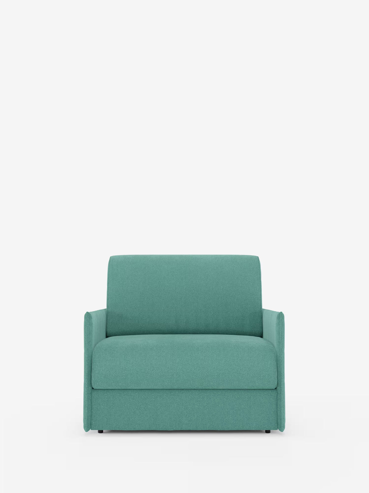 Una poltrona letto compatta color verde acqua: la Evans di Divani.Store presenta una silhouette moderna e squadrata con braccioli sottili e poggia su gambe corte, quasi invisibili, che si stagliano su uno sfondo bianco. Rivestito in tessuto T23 sfoderabile e resistente alle macchie, questo complemento d’arredo unisce stile e praticità — traendo ispirazione dai versatili modelli di poltrona letto singola — rendendolo ideale per gli spazi abitativi più ridotti. I cuscini della seduta e dello schienale sono
