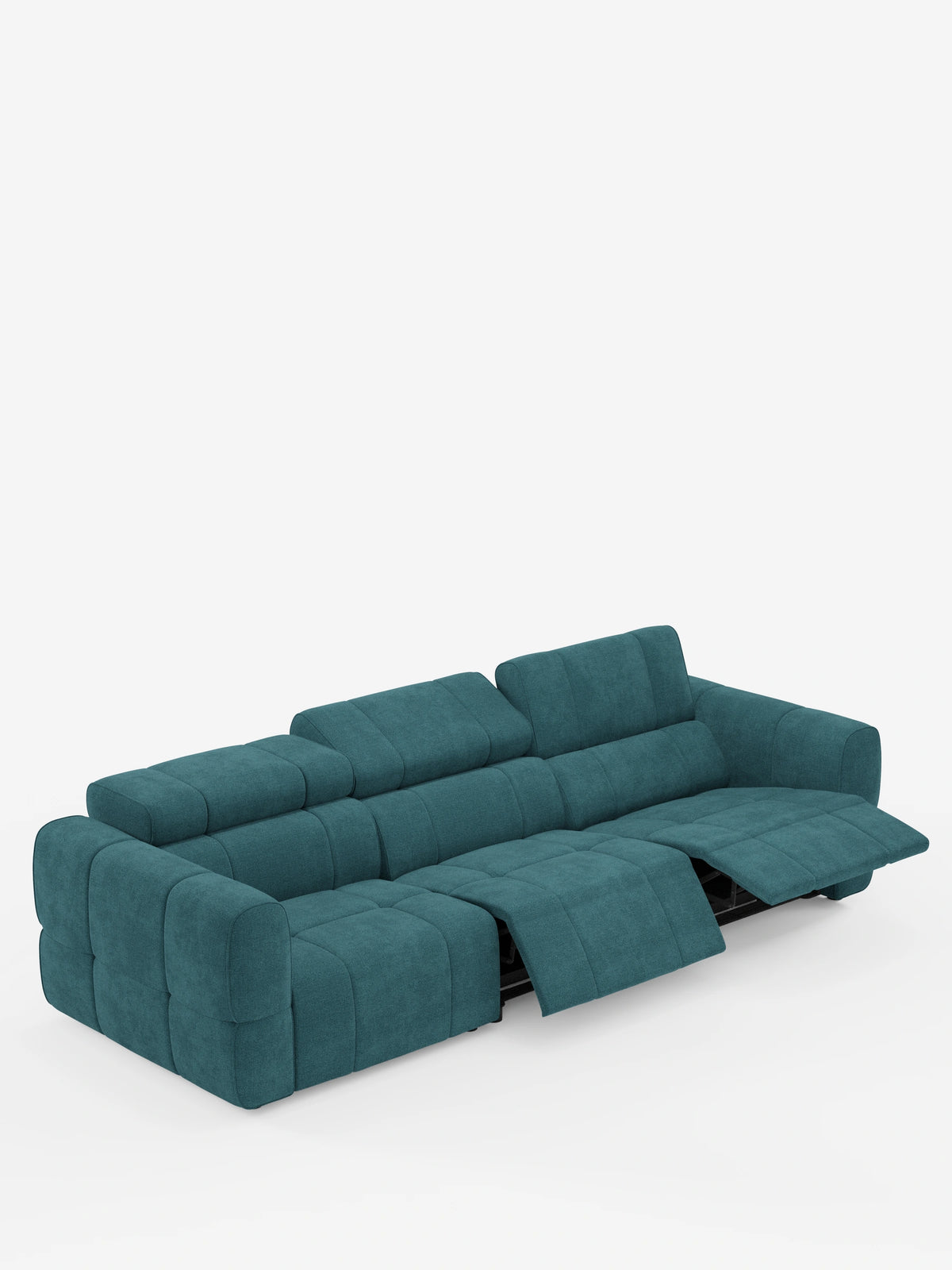 Un divano modulare Giotto a 4 posti in tessuto color verde acqua con poggiatesta reclinabili e funzione relax elettrica opzionale, rivestito in tessuto smacchiabile T23 su sfondo bianco, caratterizzato da cuscini trapuntati, poggiatesta regolabili e due poggiapiedi estensibili.