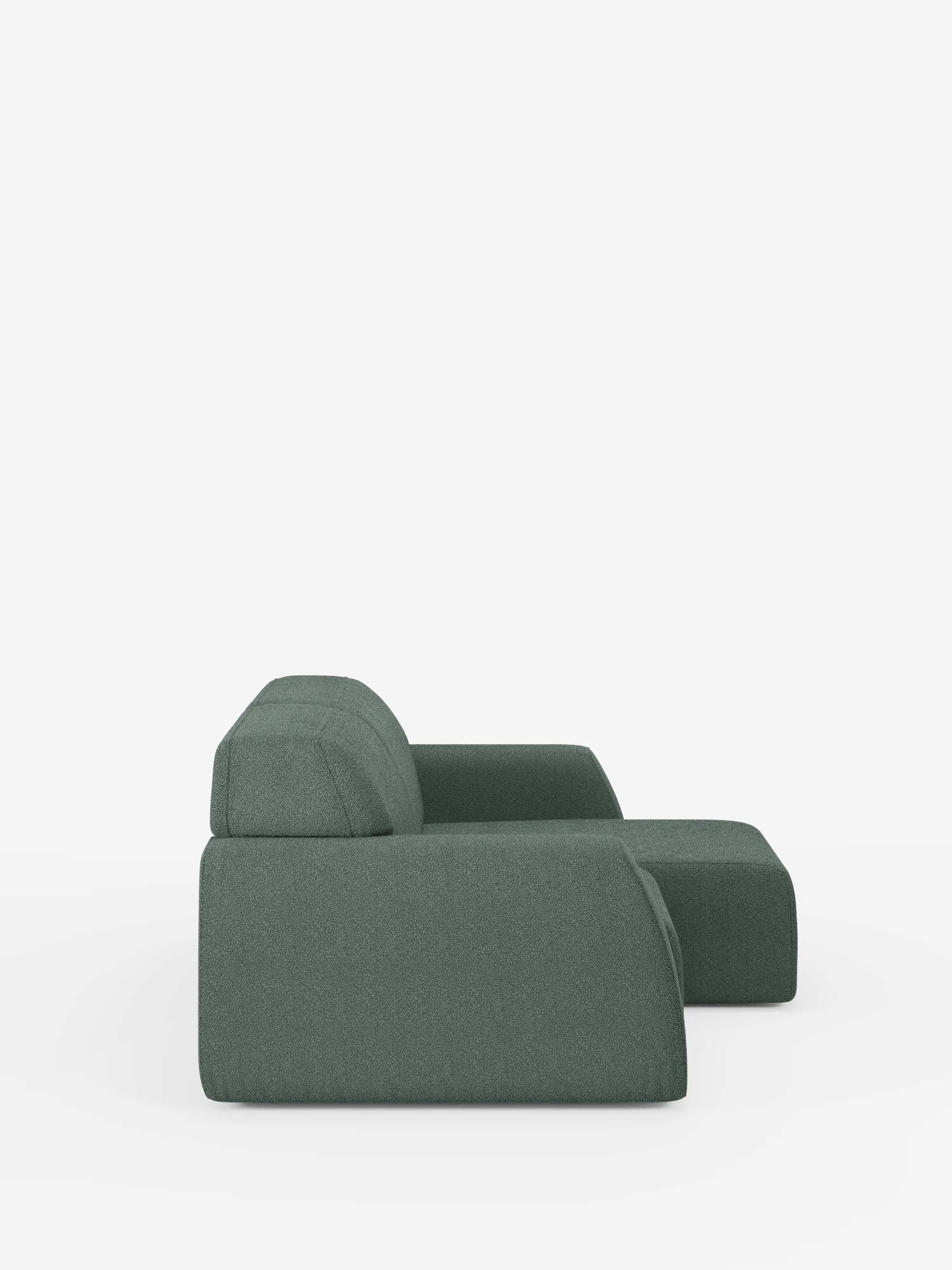 Un divano componibile minimalista, moderno e dal colore verde — il divano Orbit a 2 e 3 posti con sedute scorrevoli di Divani.Store — è ripreso di profilo su uno sfondo bianco a tinta unita. I suoi cuscini bassi e squadrati e i bordi arrotondati sono rivestiti in tessuto T33, morbido, dall’effetto cotone e resistente alle macchie, completamente sfoderabile. Il design contemporaneo del divano e le versatili sedute scorrevoli offrono maggiore comfort e flessibilità.