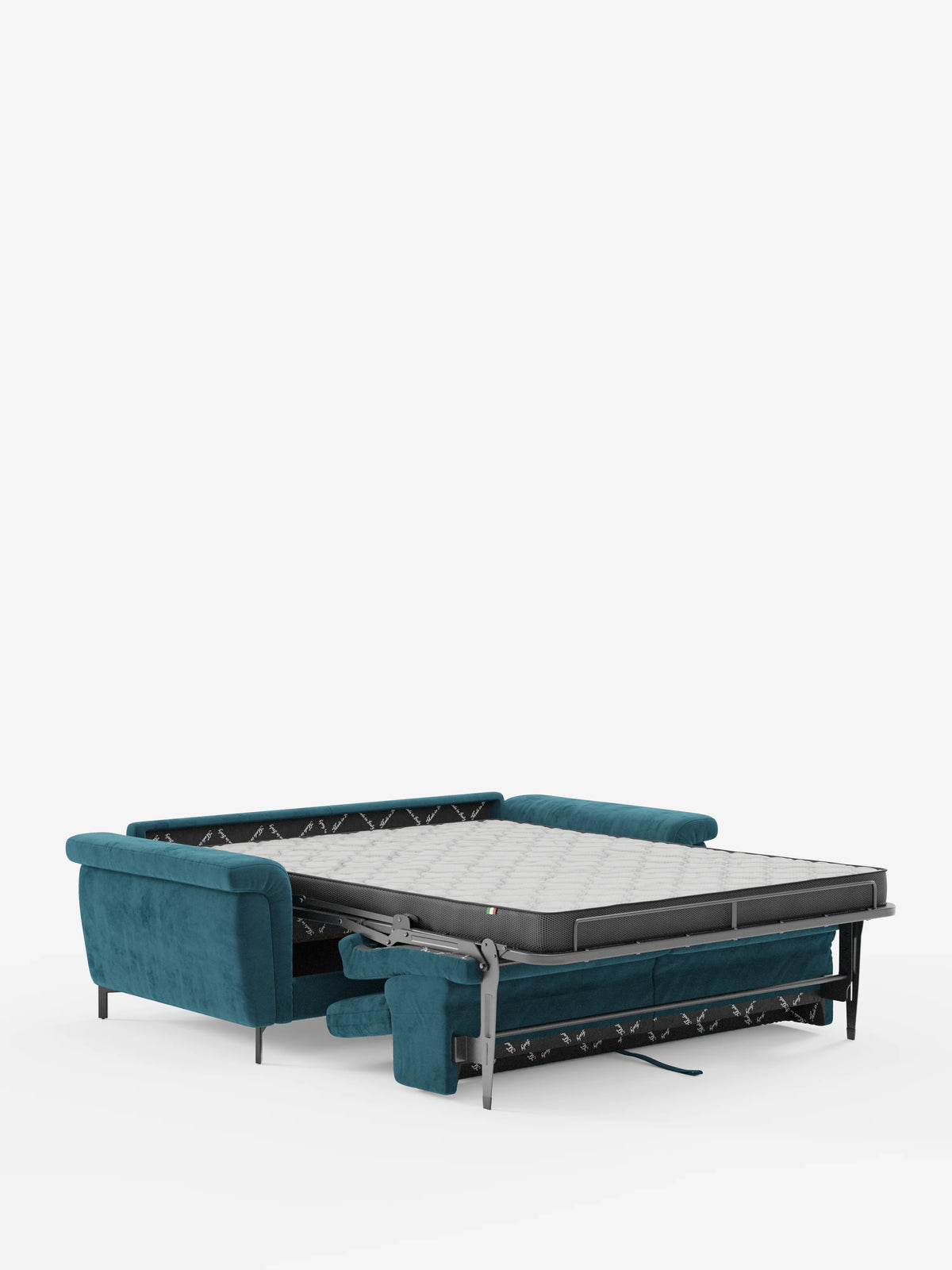 Il divano letto di design “Capri” di Divani.Store, rivestito in raffinato tessuto T30 effetto velluto, resistente alle macchie, color verde acqua, è caratterizzato da gambe alte e poggiatesta regolabili. Nell'immagine è raffigurato parzialmente esteso, a rivelare un materasso su una robusta struttura in metallo, pronto per essere utilizzato come divano letto su uno sfondo bianco a tinta unita.