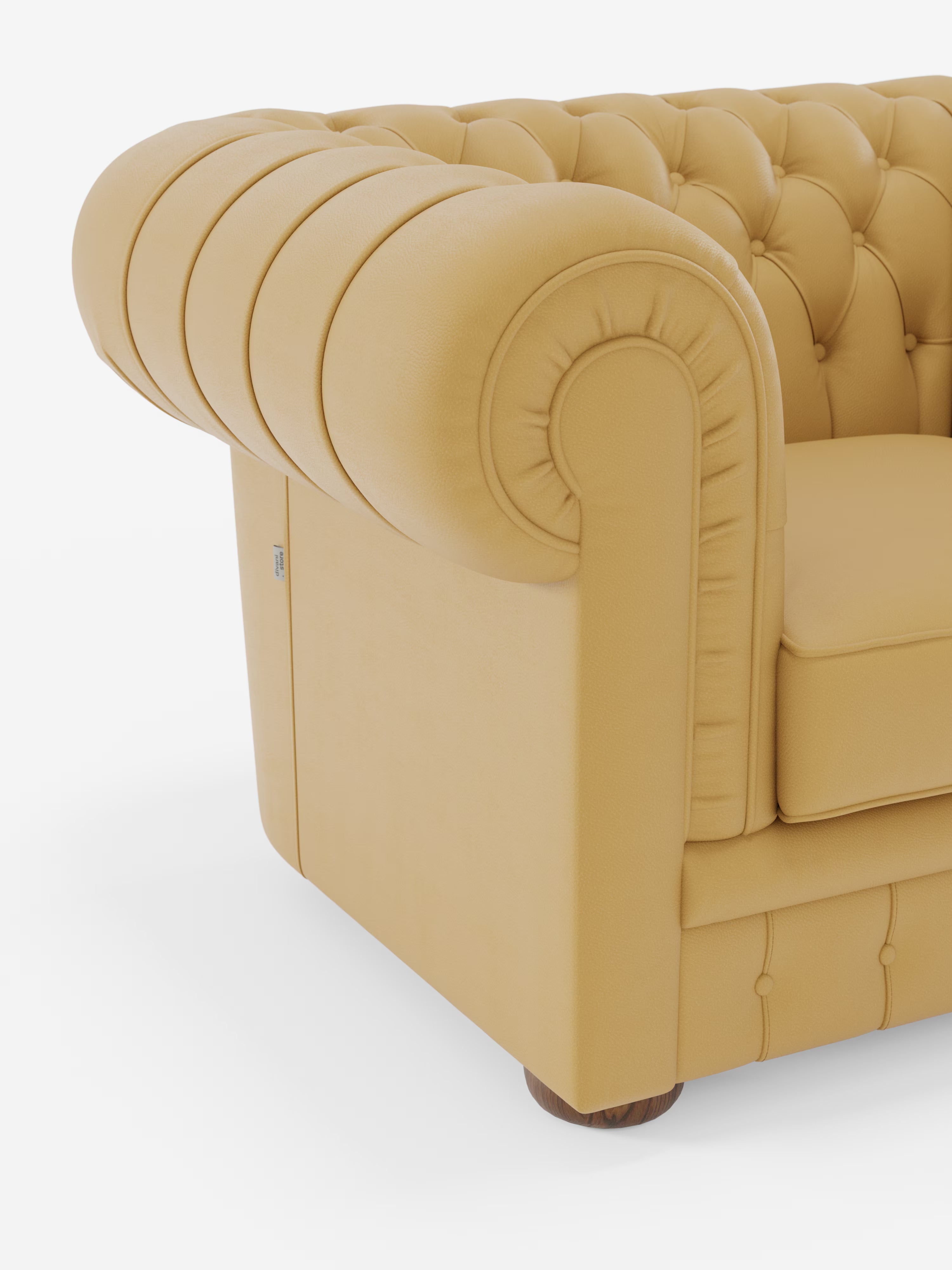 Primo piano del bracciolo sinistro della poltrona Chester in vera pelle spessorata con capitonné artigianale di Divani.Store, che mette in risalto la profonda trapuntatura a bottoni, il bracciolo arrotondato con dettagli plissettati, il cuscino di seduta liscio e la gamba arrotondata in legno. Il rivestimento in vera pelle presenta una morbida finitura opaca e cuciture precise, elementi distintivi dell’arredo di lusso. Immagine su sfondo bianco.
