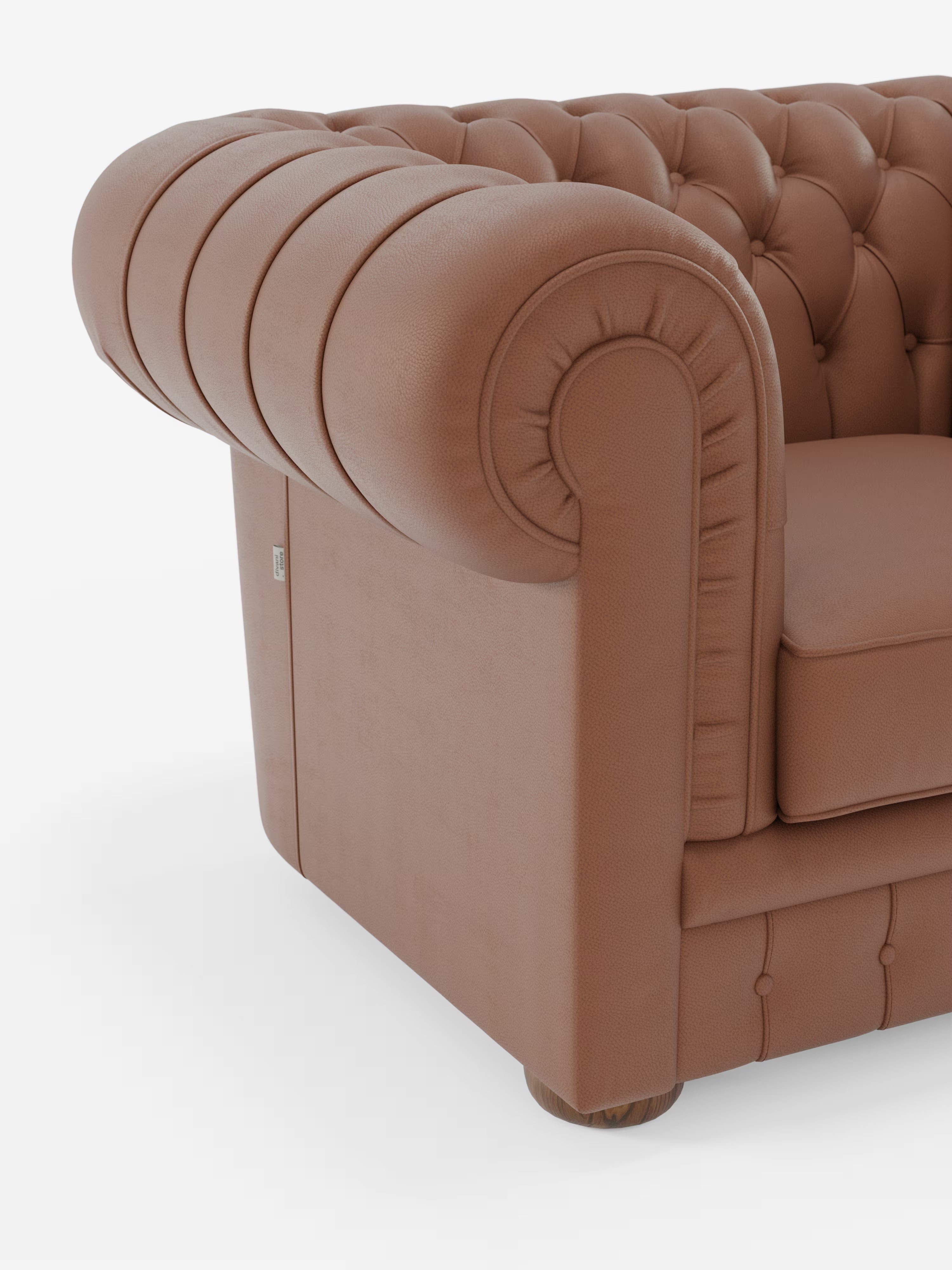Primo piano della poltrona Chester in vera pelle spessorata con capitonné artigianale di Divani.Store, con particolare attenzione al bracciolo rivestito in vera pelle marrone chiaro. L'immagine mette in risalto la profonda trapuntatura a bottoni, il bracciolo arrotondato con dettagli plissettati e il morbido cuscino di seduta. Su uno sfondo bianco a tinta unita, la foto esalta la texture lussuosa e la meticolosa lavorazione artigianale di questa elegante poltrona in pelle.