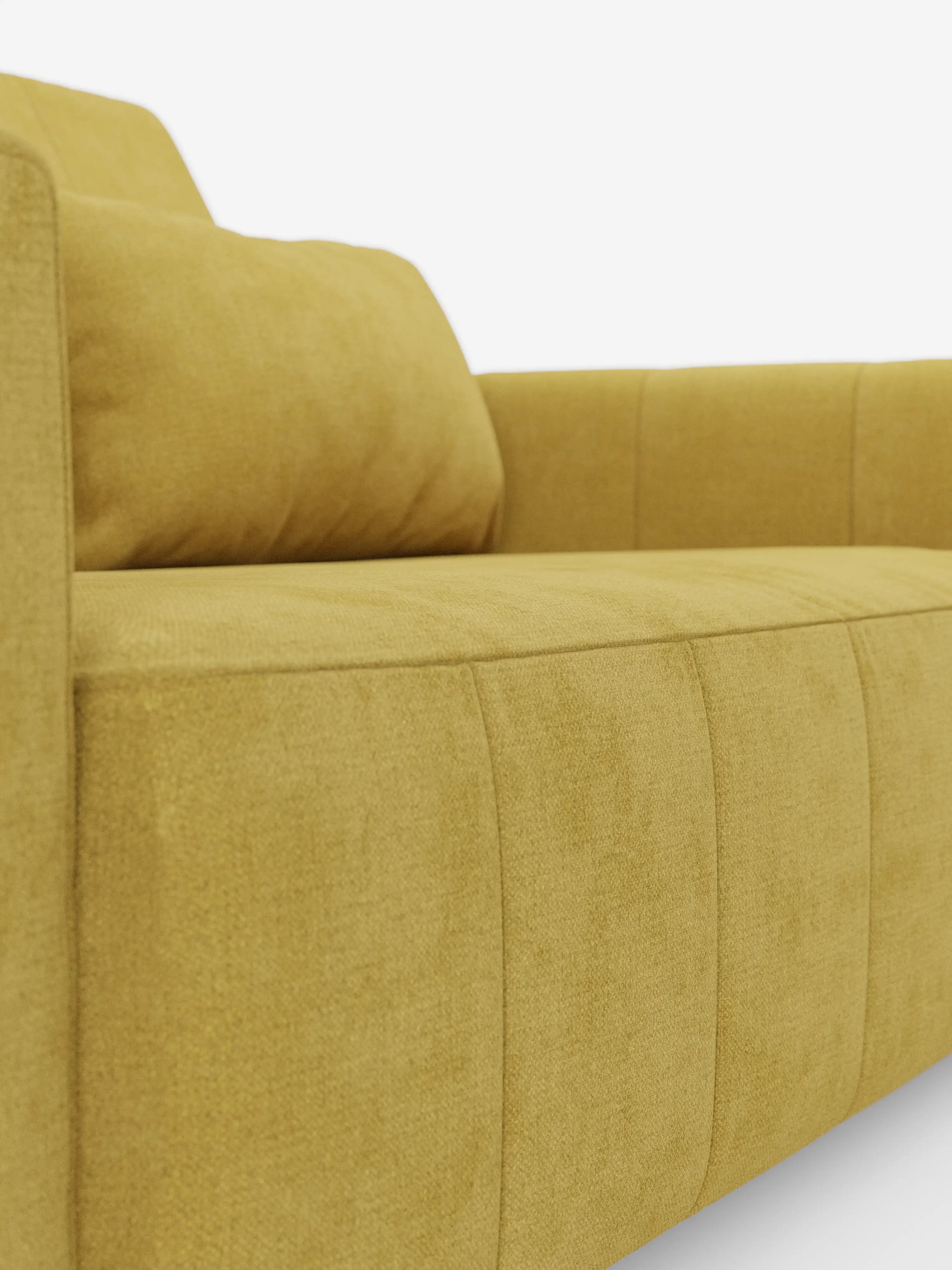 Primo piano del divano a 3 posti Doric di Divani.Store, rivestito in tessuto T23 antimacchia color giallo senape, caratterizzato da sedute imbottite con funzione relax estensibile elettricamente, poggiatesta reclinabile e braccioli strutturati. L’angolo anteriore mette in risalto la ricca trama del divano, le cuciture dettagliate e la forma moderna su uno sfondo bianco brillante.