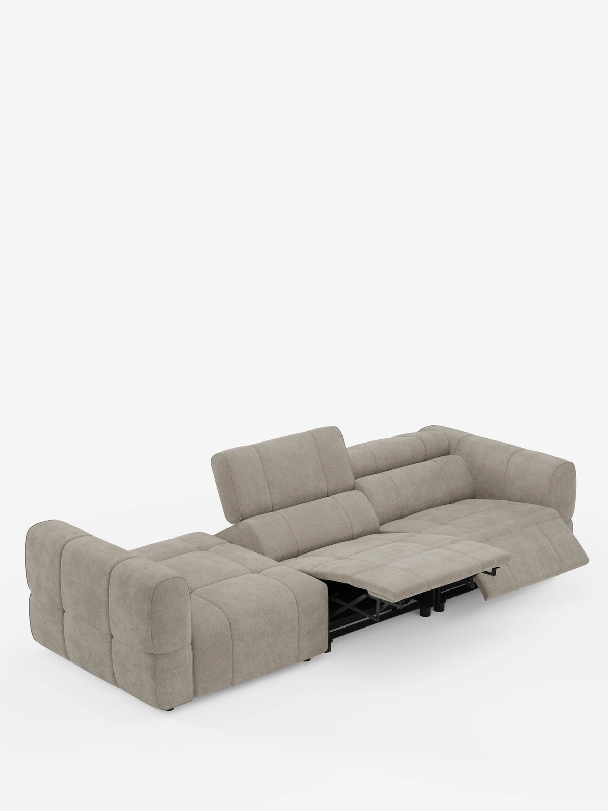Un divano componibile Giotto Divano color beige chiaro con terminale aperto – opzione relax elettrico in tessuto smacchiabile T23 – spicca su uno sfondo bianco; il suo design dal profilo basso lascia intravedere un meccanismo reclinabile in metallo, conferendogli un look moderno.