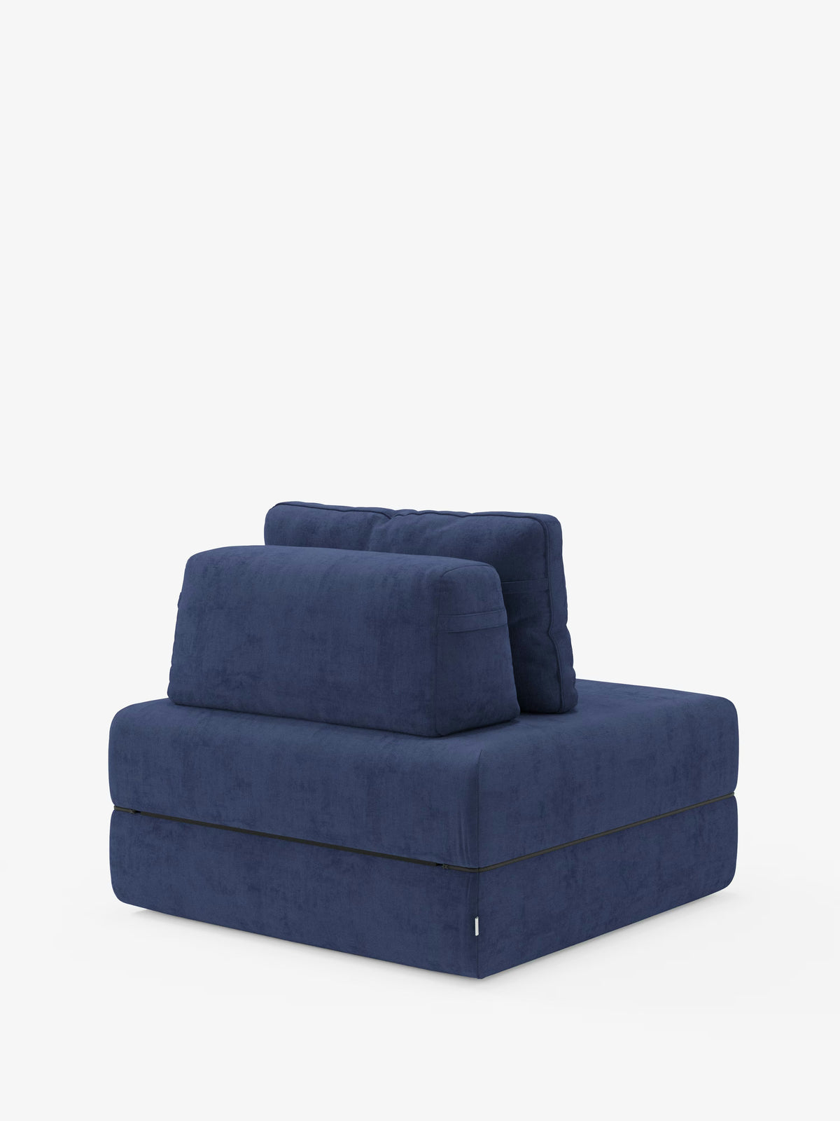 Una moderna poltrona letto Rift di Divani.Store, dalla forma squadrata, caratterizzata da un design compatto in blu navy con morbidi cuscini sullo schienale e sulla seduta. Questa poltrona minimalista presenta linee pulite e un rivestimento in tessuto T31 morbido, strutturato e resistente alle macchie. La poltrona è dotata di uno schienale reclinabile e include un materasso in memory foam alto 24 cm, il tutto su uno sfondo bianco a tinta unita.