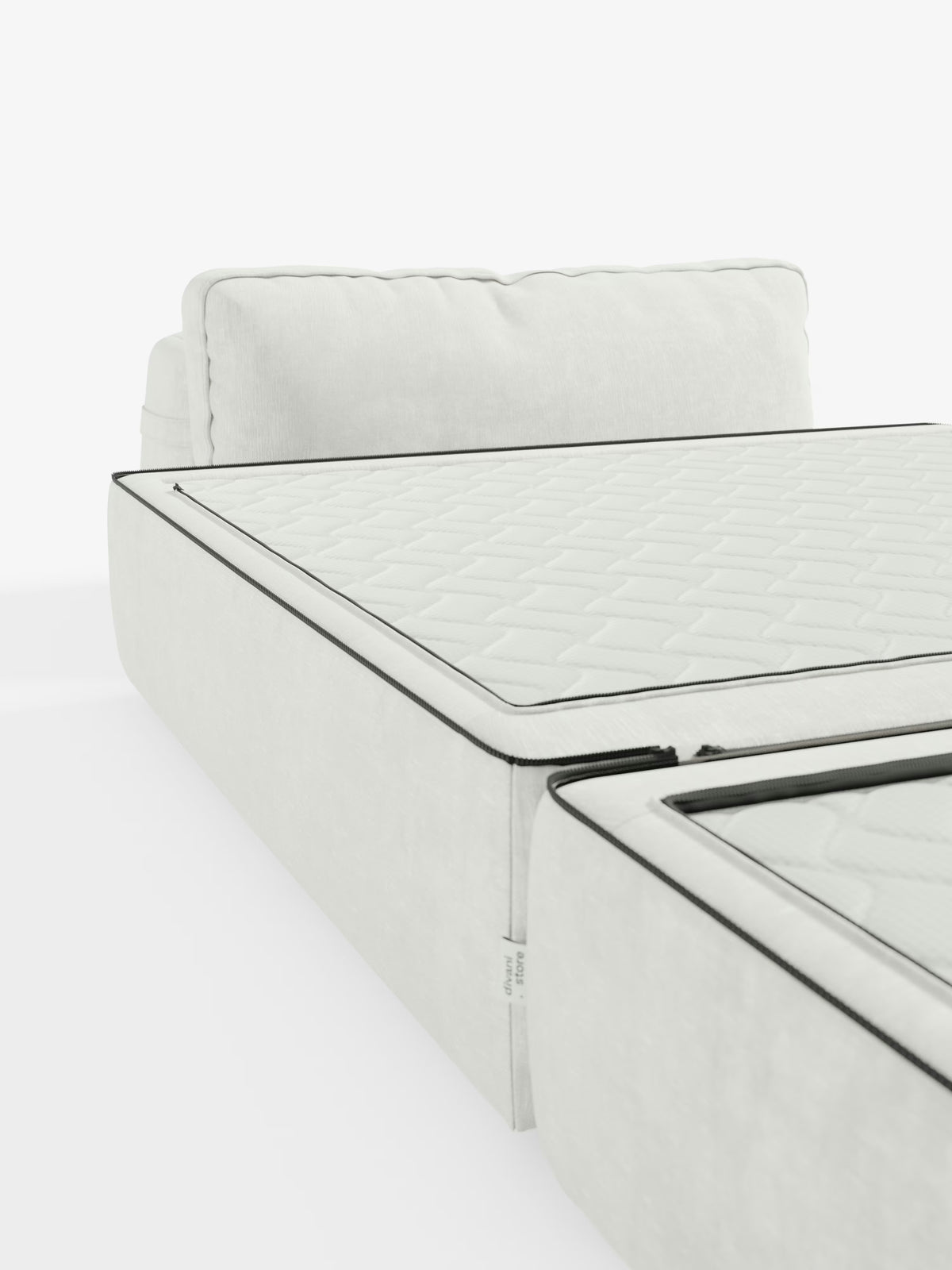 Una poltrona letto Rift imbottita di colore bianco di Divani.Store, dotata di un materasso in memory foam alto 24 cm parzialmente estraibile, presenta dettagli trapuntati, bordature nere e uno schienale reclinabile. Rivestita in tessuto T31 facile da pulire, questa poltrona letto trasformabile si distingue per le sue linee pulite e il design moderno su uno sfondo minimalista e ben illuminato.