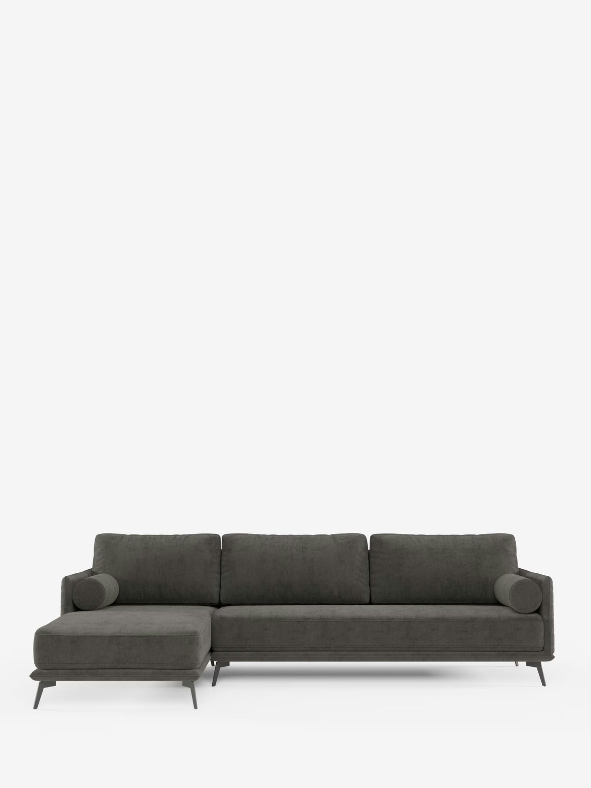 Vi presentiamo il “Basalto Divano moderno angolare con penisola” di Divani.Store: un divano componibile contemporaneo in grigio scuro, dotato di tre morbidi cuscini dello schienale, una chaise longue orientata a sinistra, due cuscini cilindrici e eleganti gambe sottili in metallo nero. Il divano è rivestito in tessuto T31 antimacchia con cuscini imbottiti in piuma ed è presentato su uno sfondo bianco a tinta unita.