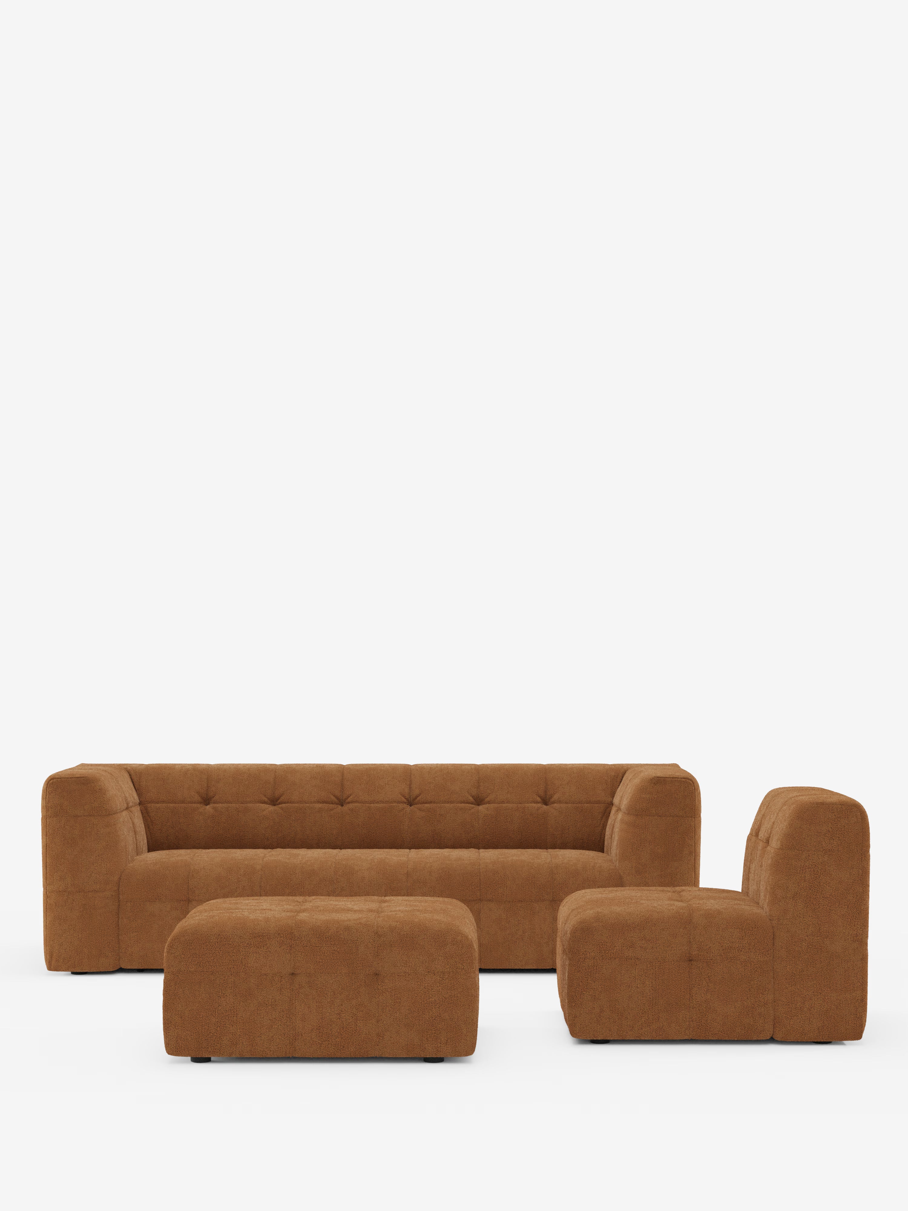 Scopri l'eleganza moderna del divano angolare componibile e modulare Mosaic in bouclé di Divani.Store. Questo set di divani modulari color marrone è composto da un divano a tre posti, una poltrona senza braccioli e un pouf, tutti realizzati in morbido tessuto bouclé smacchiabile e impreziositi da dettagli capitonné e linee pulite. Ideali per valorizzare qualsiasi soggiorno moderno con comfort e stile, tutti i pezzi sono presentati su uno sfondo bianco a tinta unita.