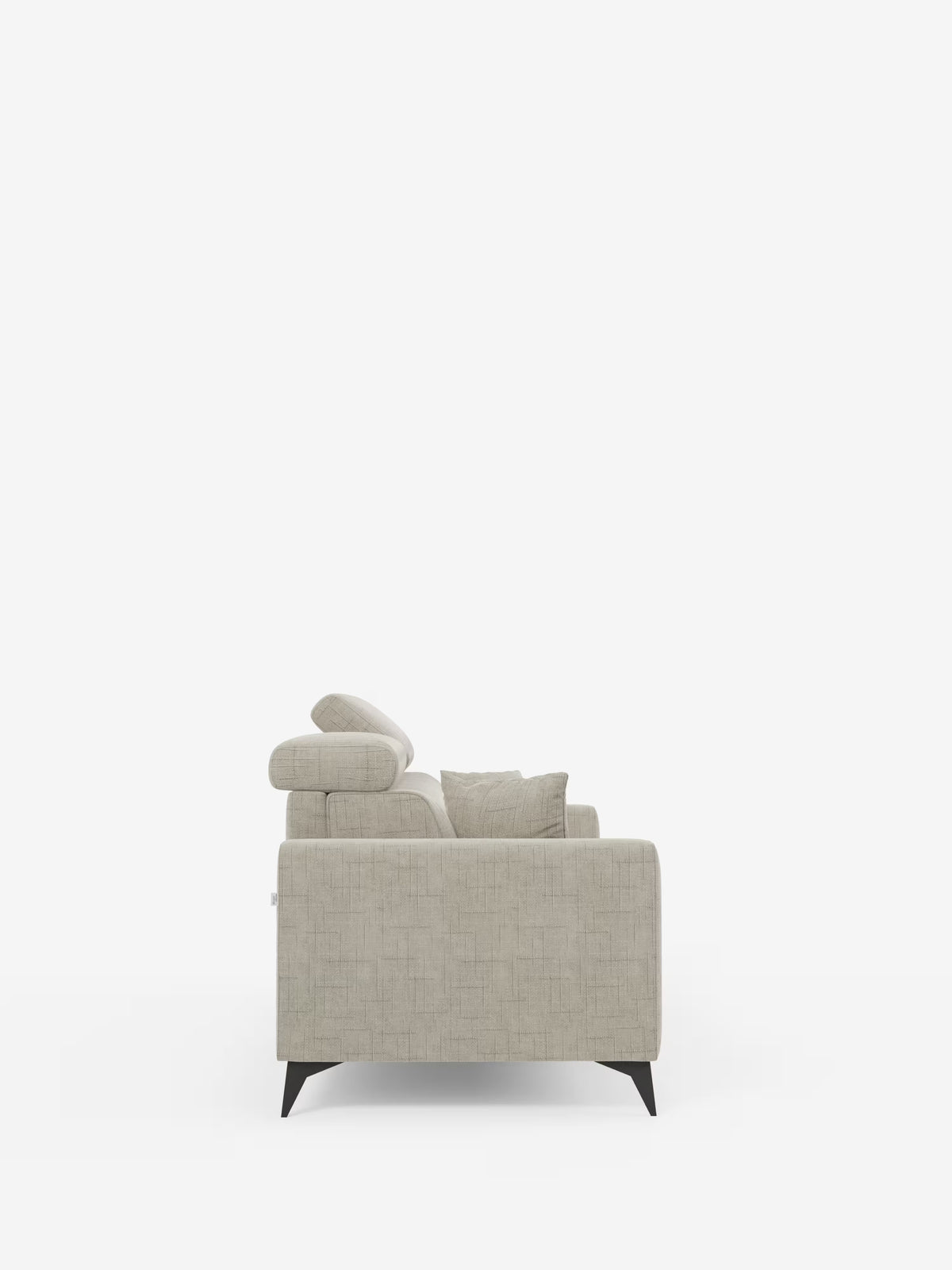 Vista laterale del divano letto matrimoniale Pegaso di Divani.Store, rivestito in tessuto jacquard beige chiaro antimacchia T22, con due cuscini e gambe angolate nere su uno sfondo bianco a tinta unita. Lo schienale e i braccioli imbottiti, abbinati al design pulito e minimalista, sono completati da poggiatesta regolabili.