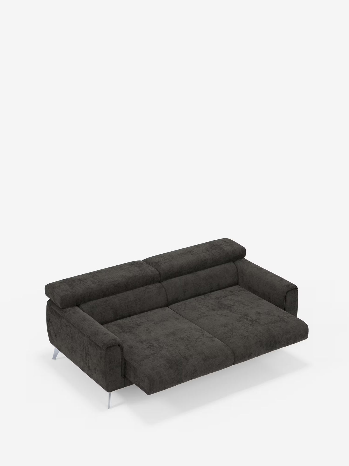 Scopri il comfort contemporaneo con il divano Caravaggio a 2 e 3 posti di Divani.Store. Rivestito con l’elegante tessuto T31, resistente alle macchie e in una moderna tonalità di grigio scuro, questo divano è perfetto per un soggiorno contemporaneo. Caratterizzato da ampi braccioli, uno schienale basso e sottili gambe in metallo, grazie alle sedute estensibili e ai poggiatesta reclinabili si trasforma in una superficie piana su cui dormire. Il divano moderno è messo in risalto su uno sfondo bianco a tinta