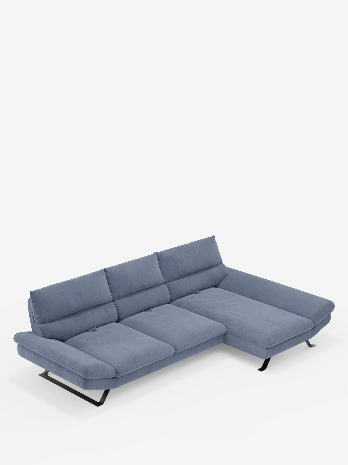 Il divano angolare Eclipse con penisola e schienali traslanti in microfibra tecnica smacchiabile T11 di Divani.Store è un moderno divano a L nei toni del grigio-blu, dotato di tre cuscini di seduta, tre cuscini di schienale e gambe angolate in metallo nero, presentato su uno sfondo bianco a tinta unita. Questo divano dal profilo basso vanta ampi braccioli e una sezione chaise longue orientata verso destra per un maggiore comfort e stile.