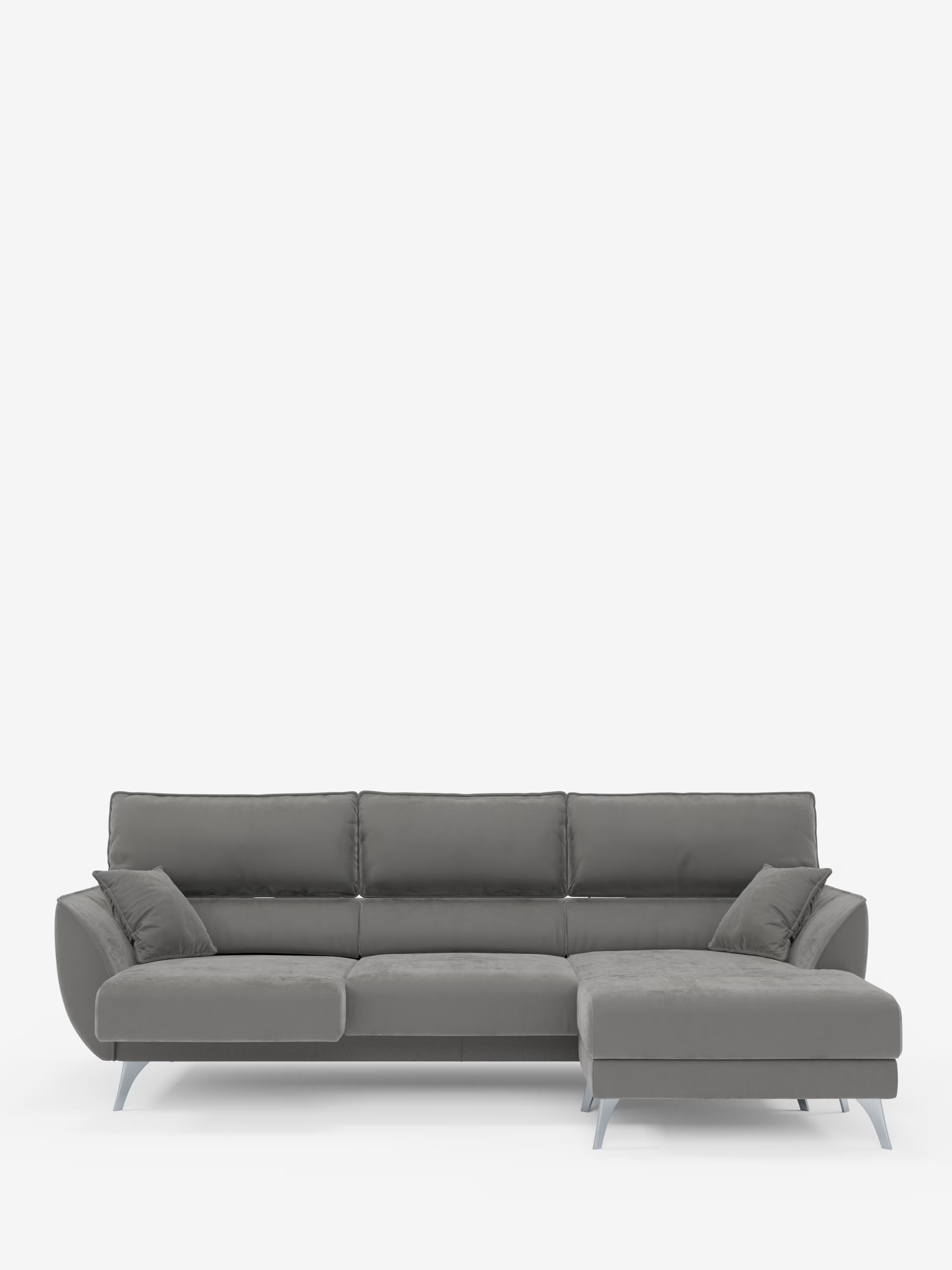Il divano angolare con penisola e sedute estensibili Michelangelo di Divani.Store è un divano componibile contemporaneo di colore grigio, caratterizzato da eleganti gambe in metallo, tre cuscini dello schienale e una chaise longue sul lato destro. È dotato di due cuscini coordinati alle estremità e di poggiatesta regolabili, il tutto rivestito in un elegante tessuto T30 effetto velluto, facile da pulire. Il divano è presentato su uno sfondo bianco a tinta unita.