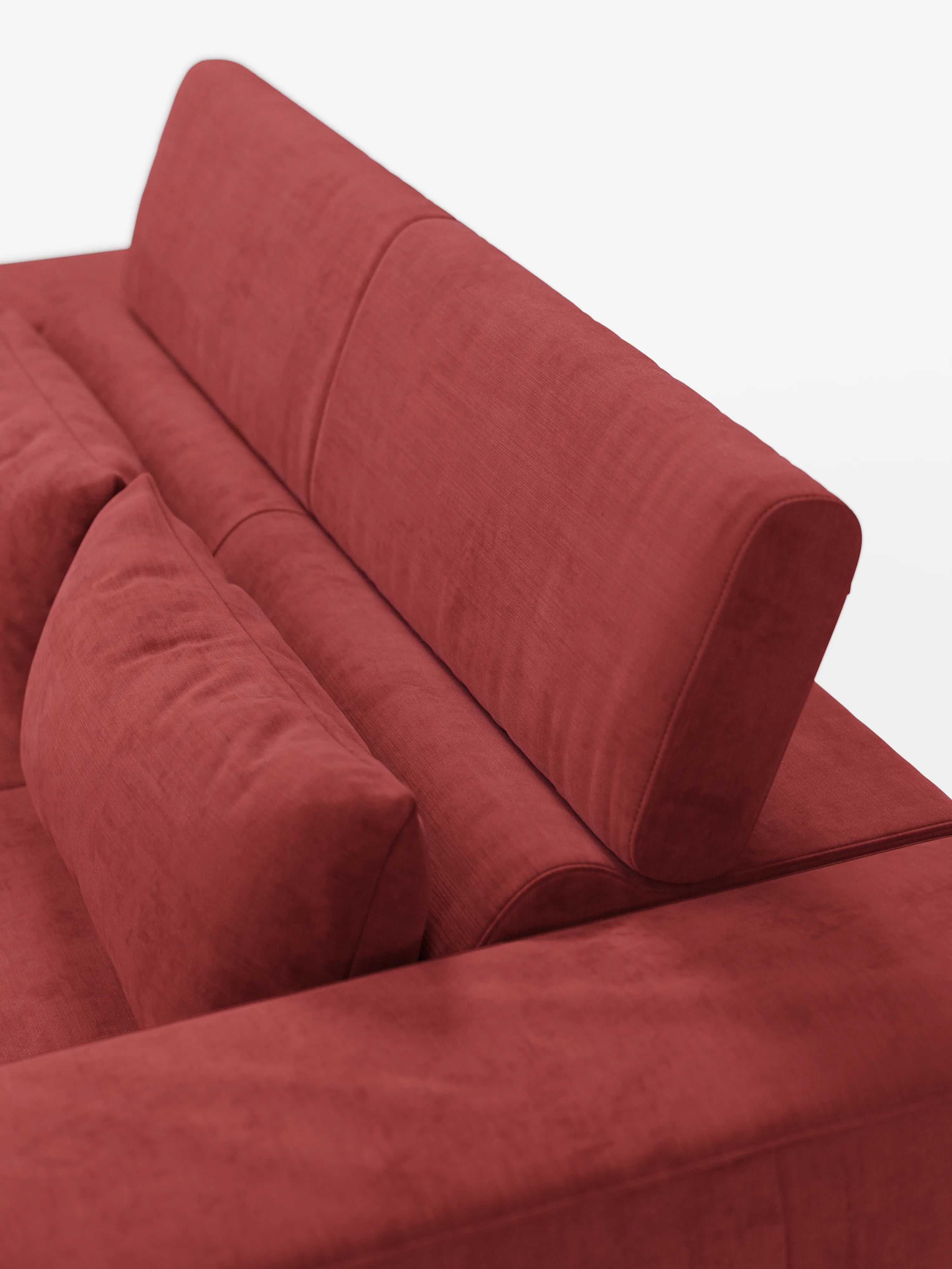 Un primo piano del divano Monarch con relax elettrico di Divani.Store ne mette in risalto lo schienale spesso e il cuscino abbinato. Rivestito con il morbido tessuto T31, resistente alle macchie, il divano presenta linee pulite e moderne. Su uno sfondo bianco a tinta unita, il colore vivace e la texture accogliente di questo complemento d’arredo contemporaneo risaltano in modo particolare.